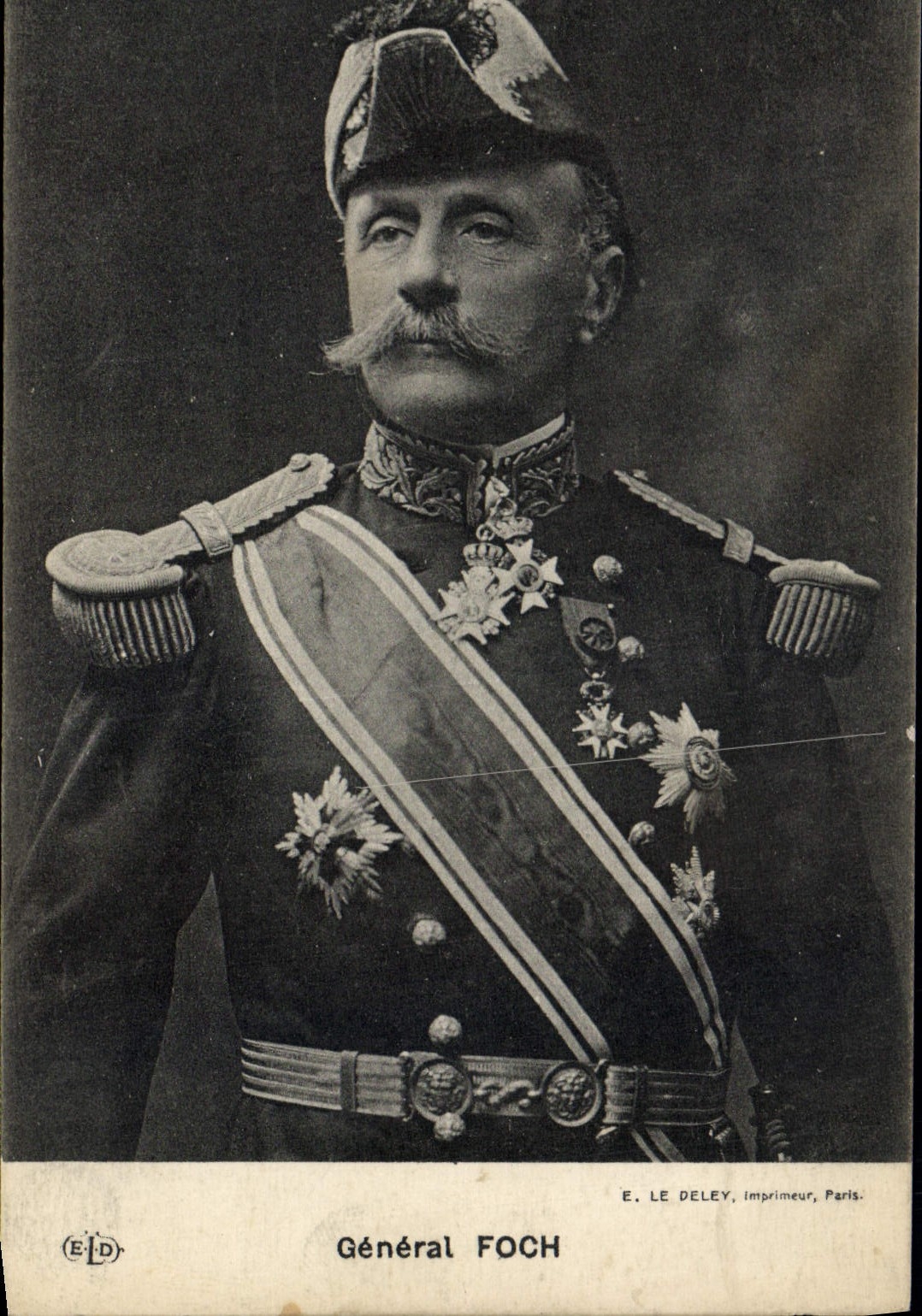 CPA Militaria General Foch 