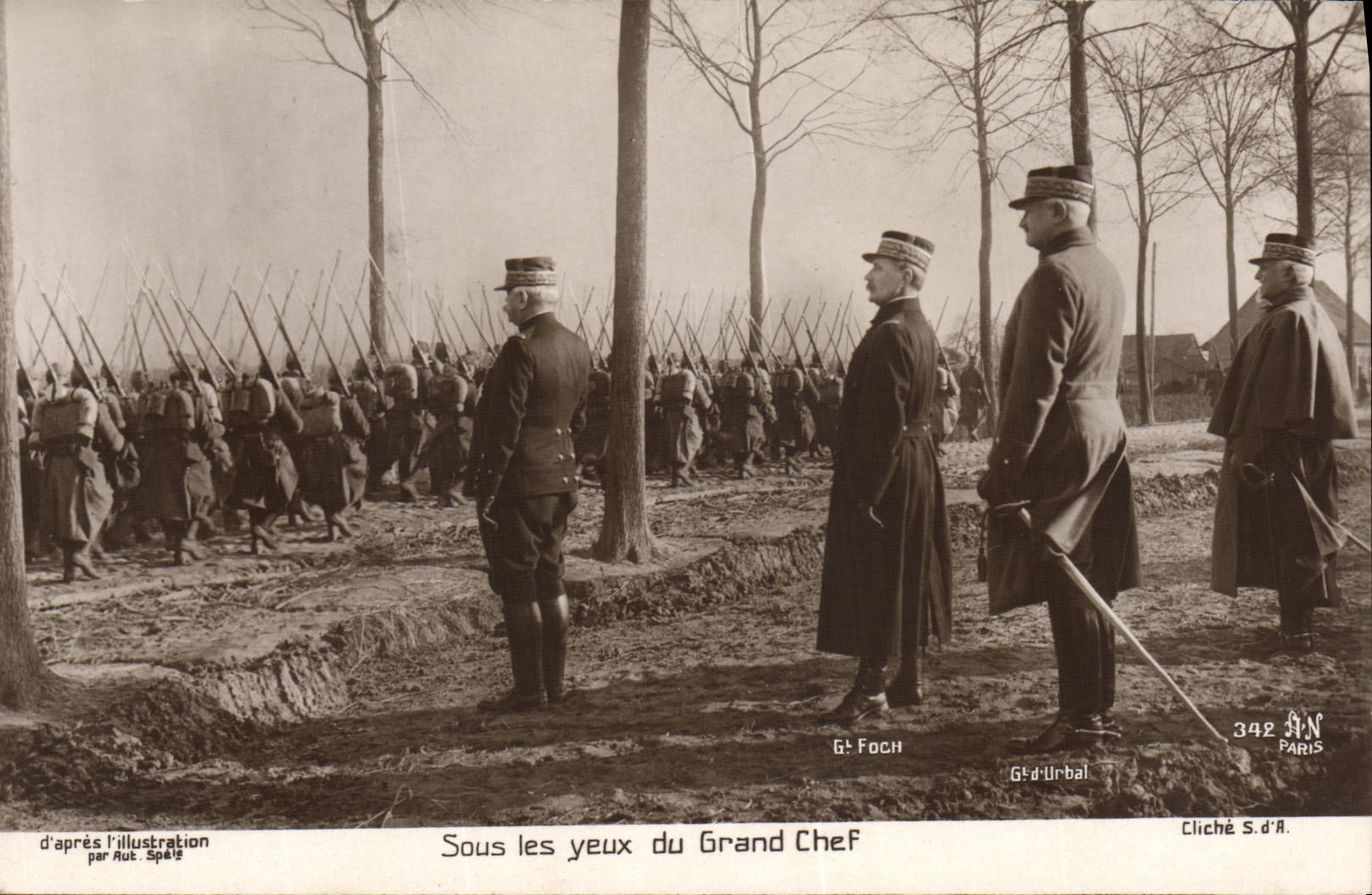 CPA Militaria Sous les yeux du Grand Chef Foch 