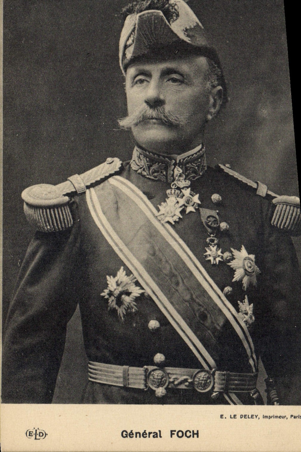 CPA Militaria General Foch 