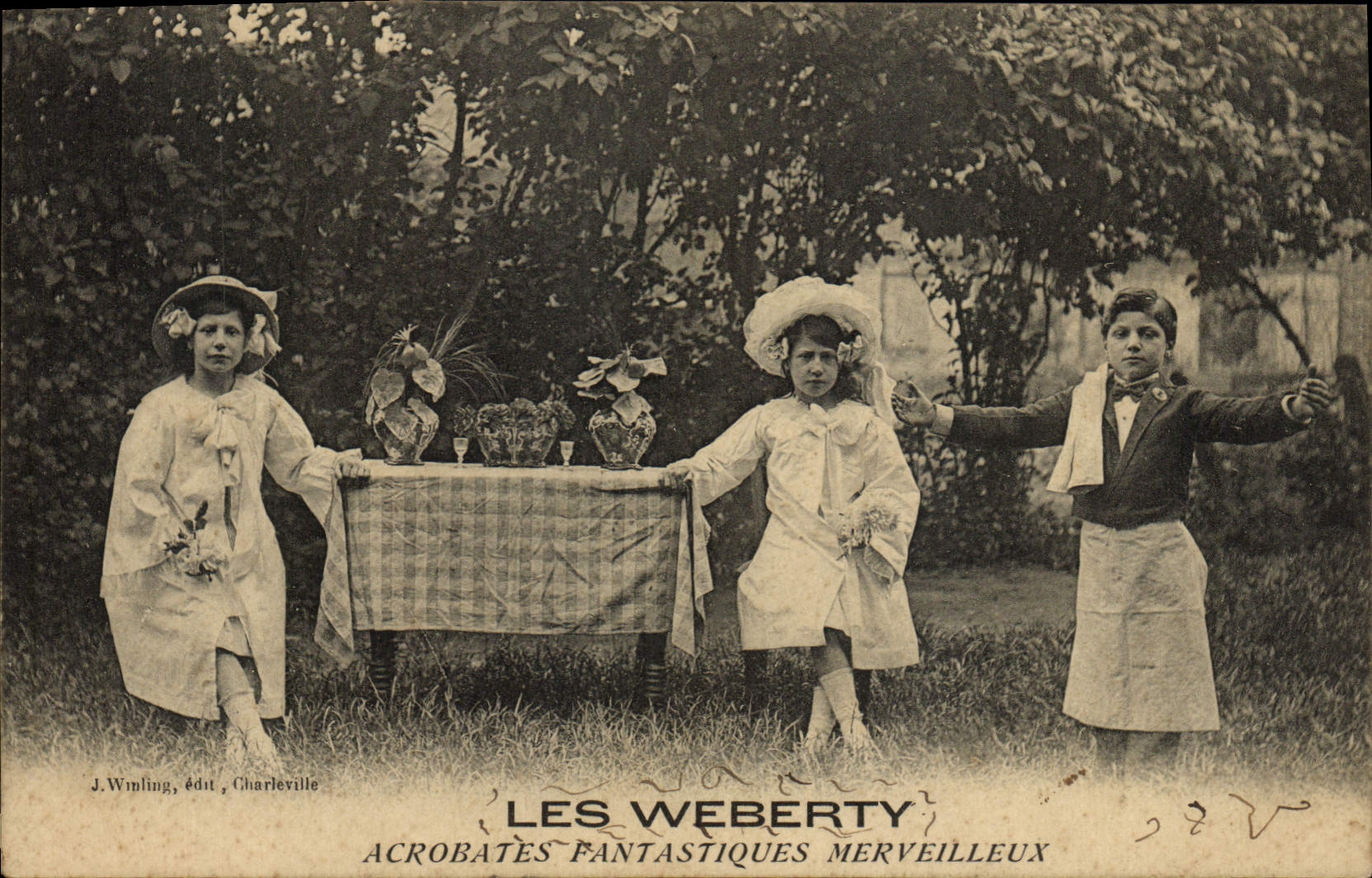 CPA Les Weberty Acrobates fantastiques Merveilleux