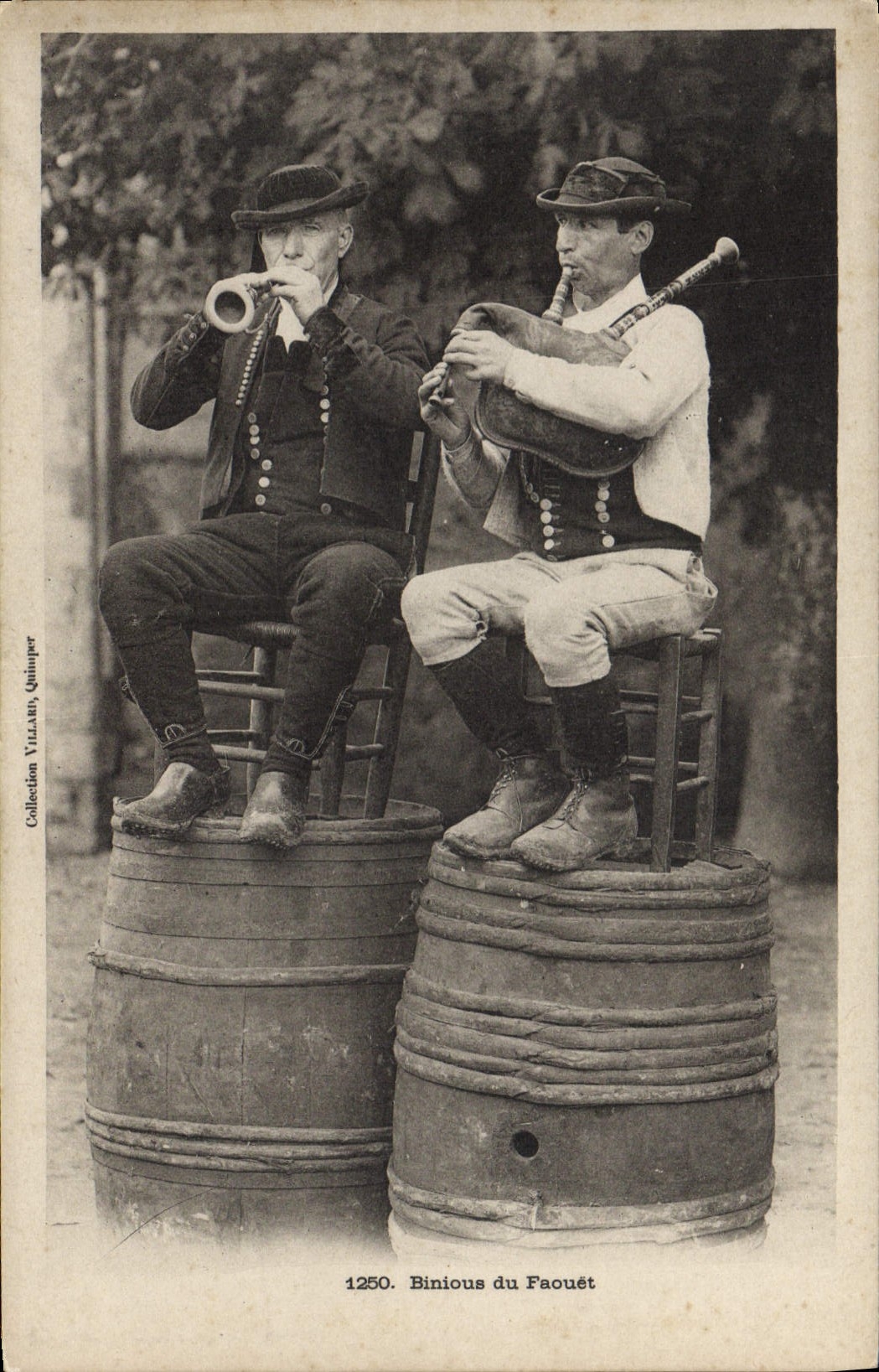 CPA Folklore Binious du Faouet 