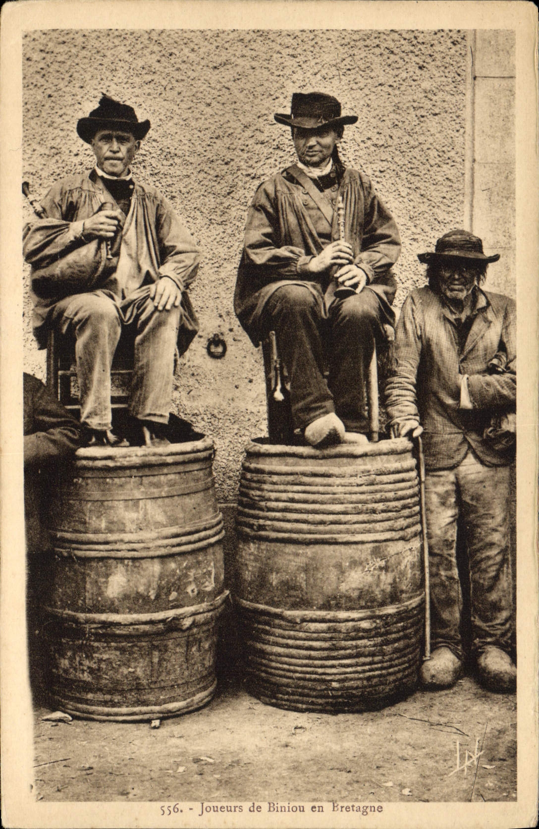 CPA Folklore Joueurs de Biniou en Bretagne