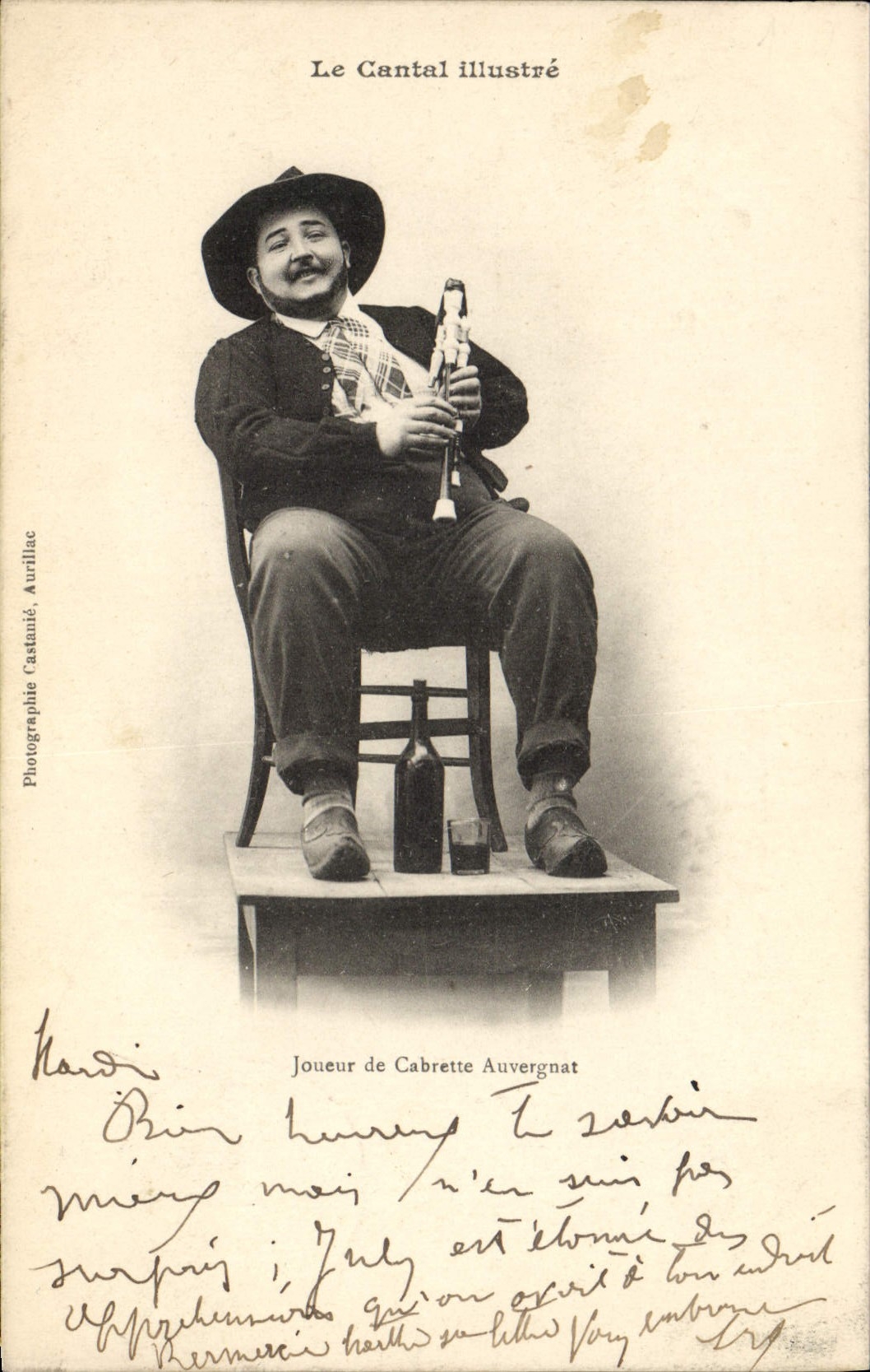 CPA Folklore Cantal Joueur de Cabrette Auvergnat