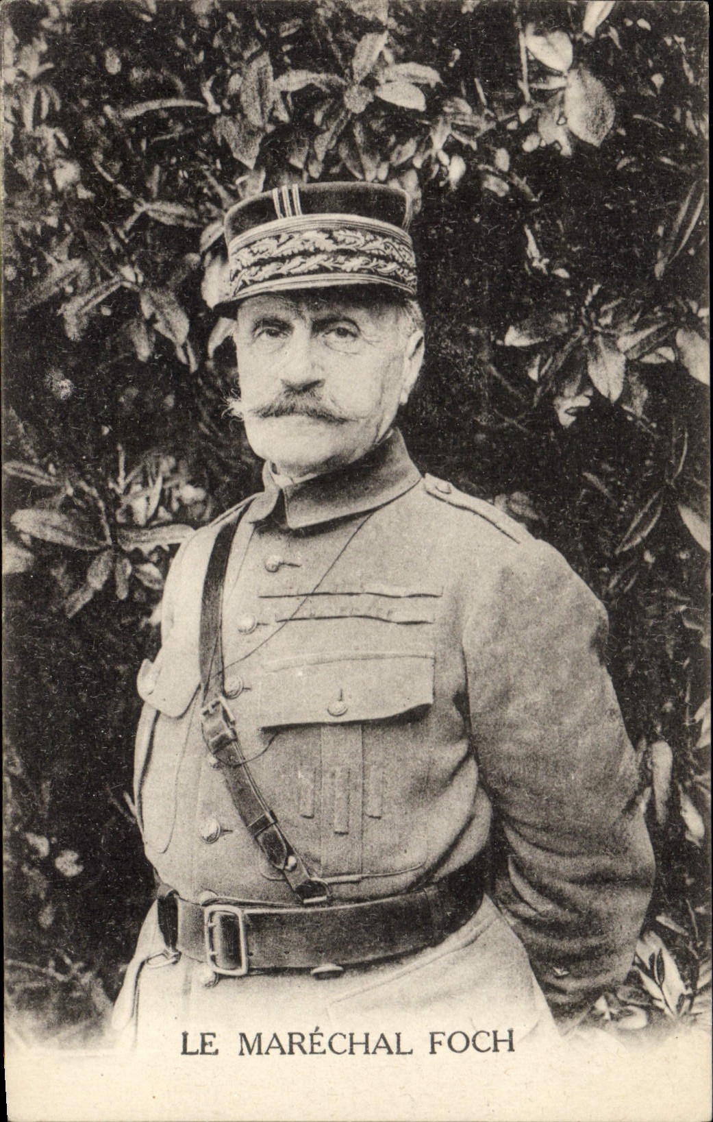CPA Militaria Marechal Foch 