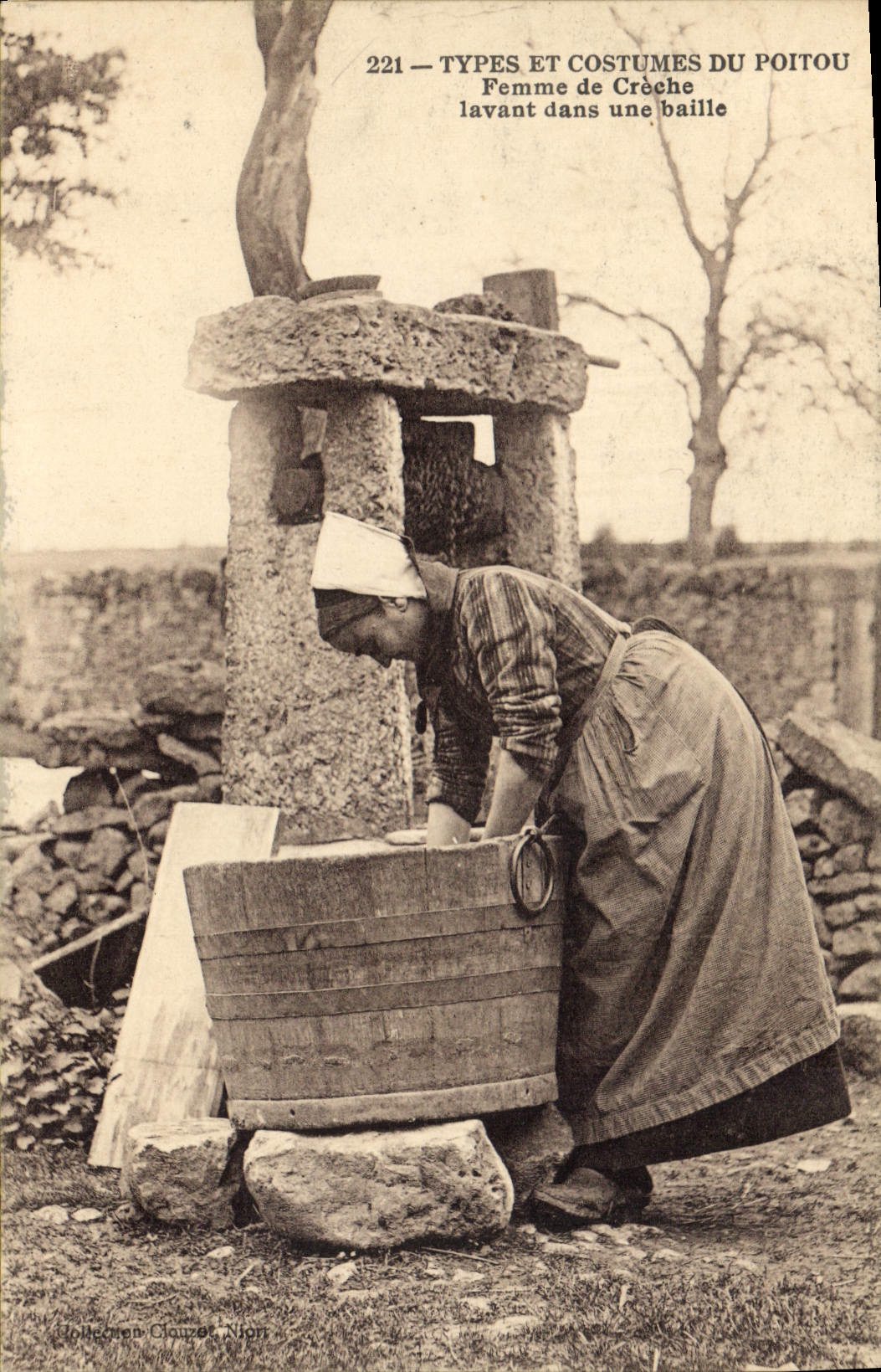 Vintage Postcard Folklore Woman of crib washing in a bucket SIGNAL Poitou