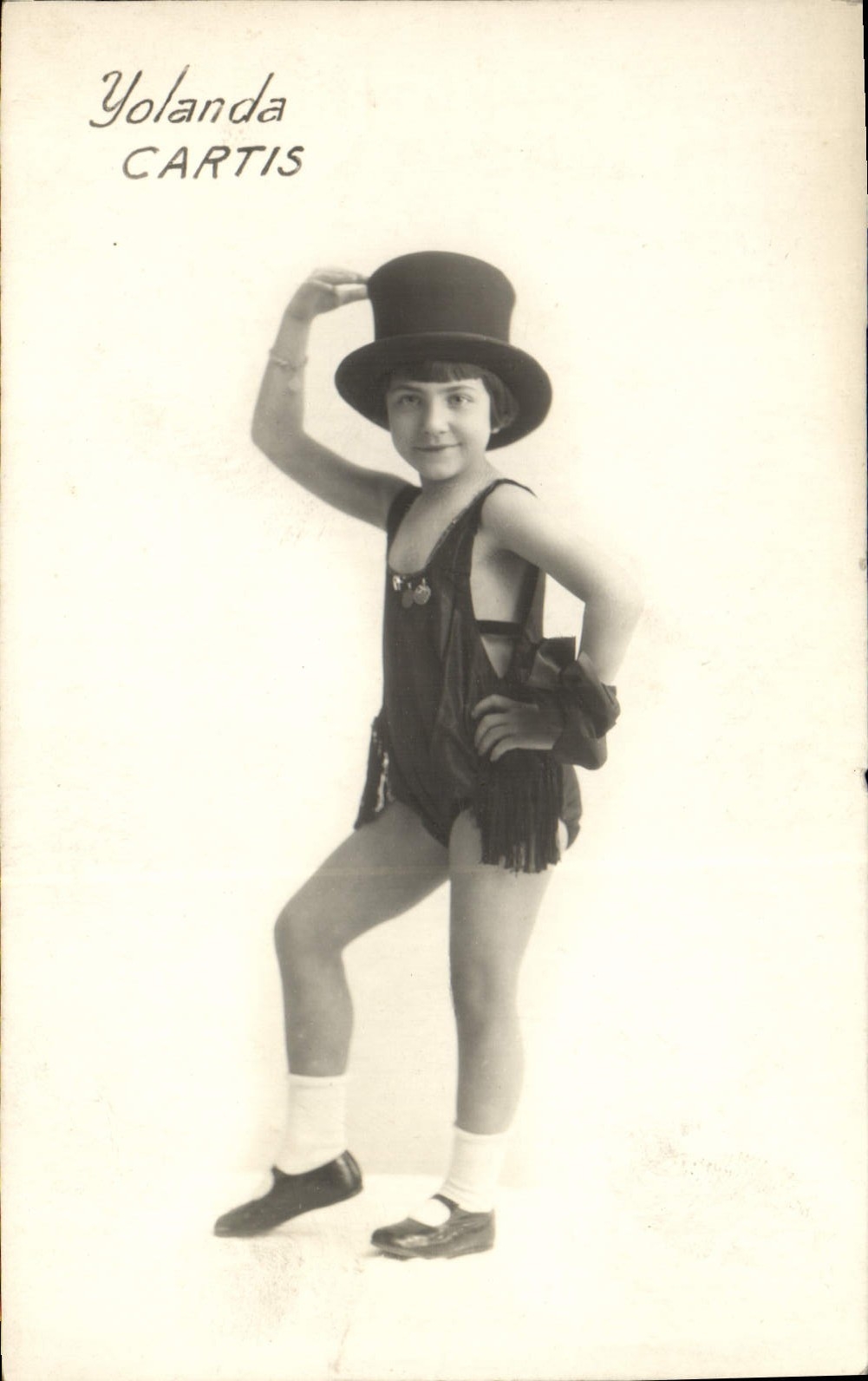 Vintage Postcard Yolanda Cartis