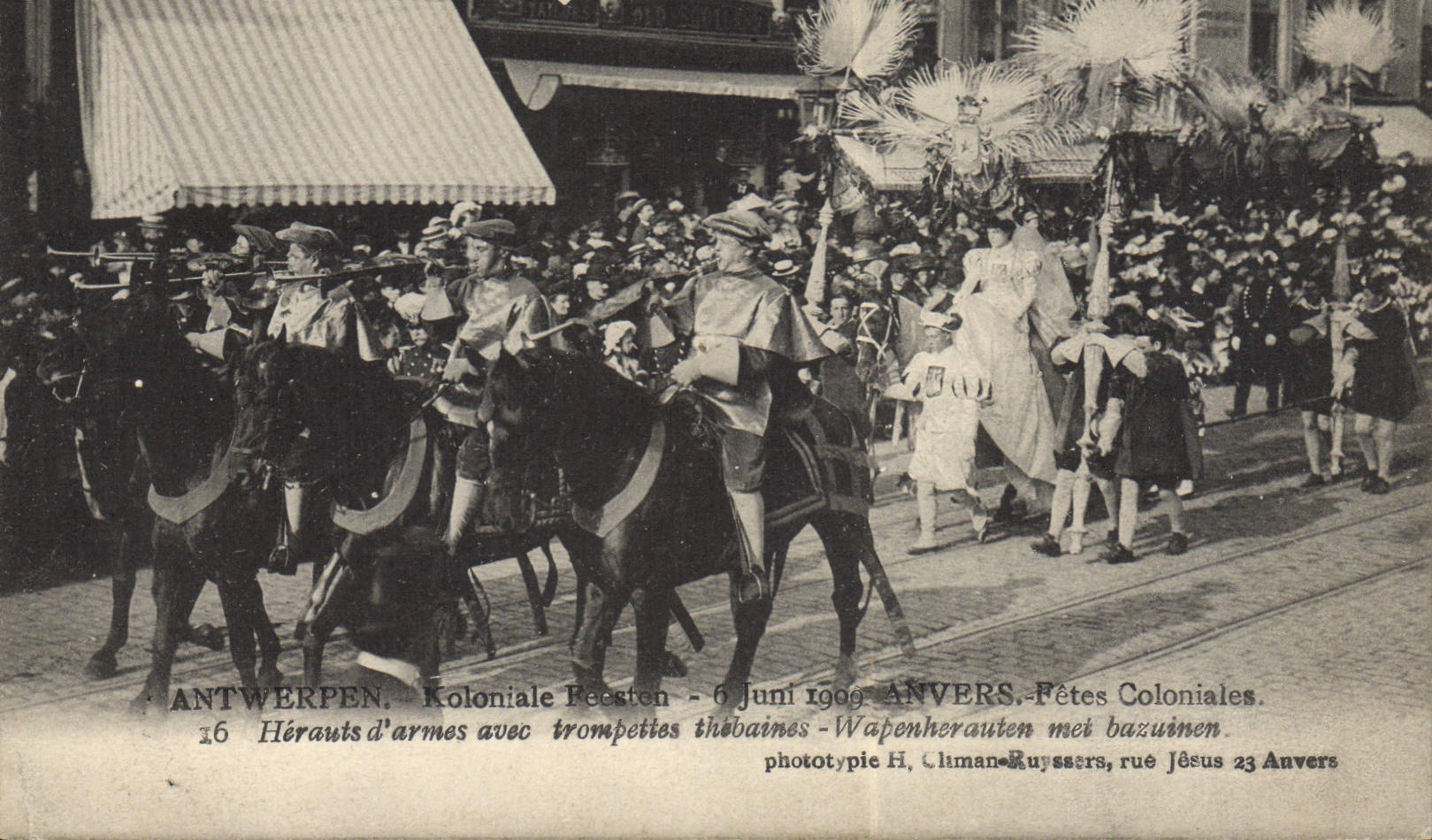 CPA Folklore Anvers Fetes Coloniales Herauts d'armes avec trompettes thebaines 