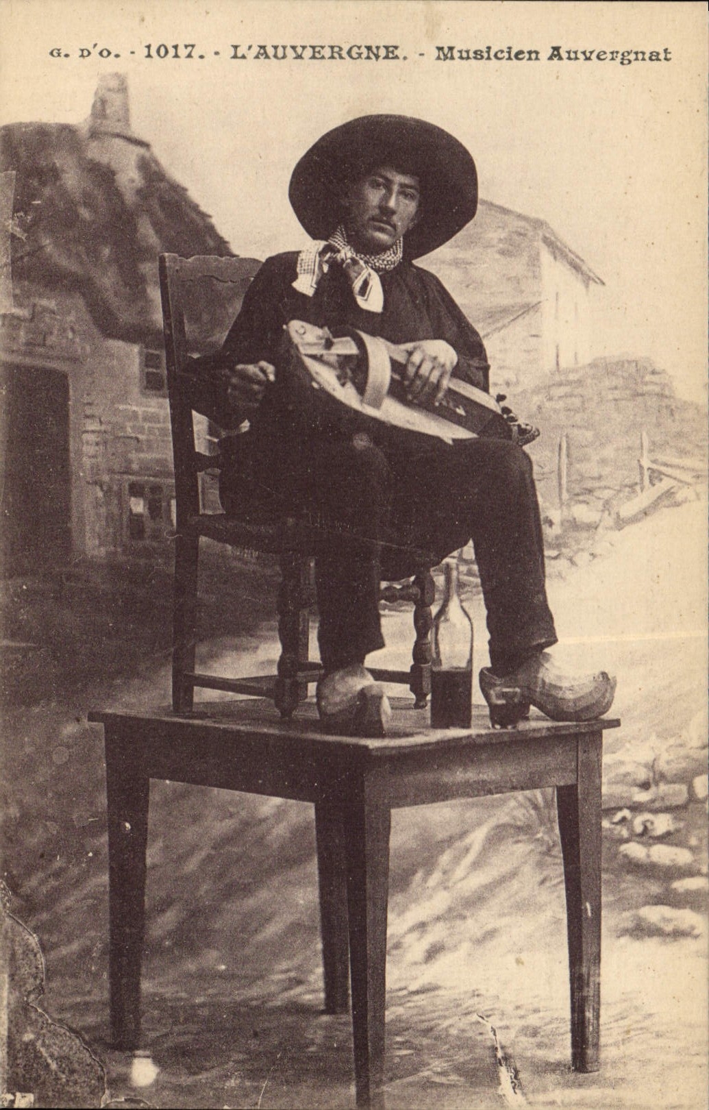 CPA Folklore Auvergne Musicien Auvergnat