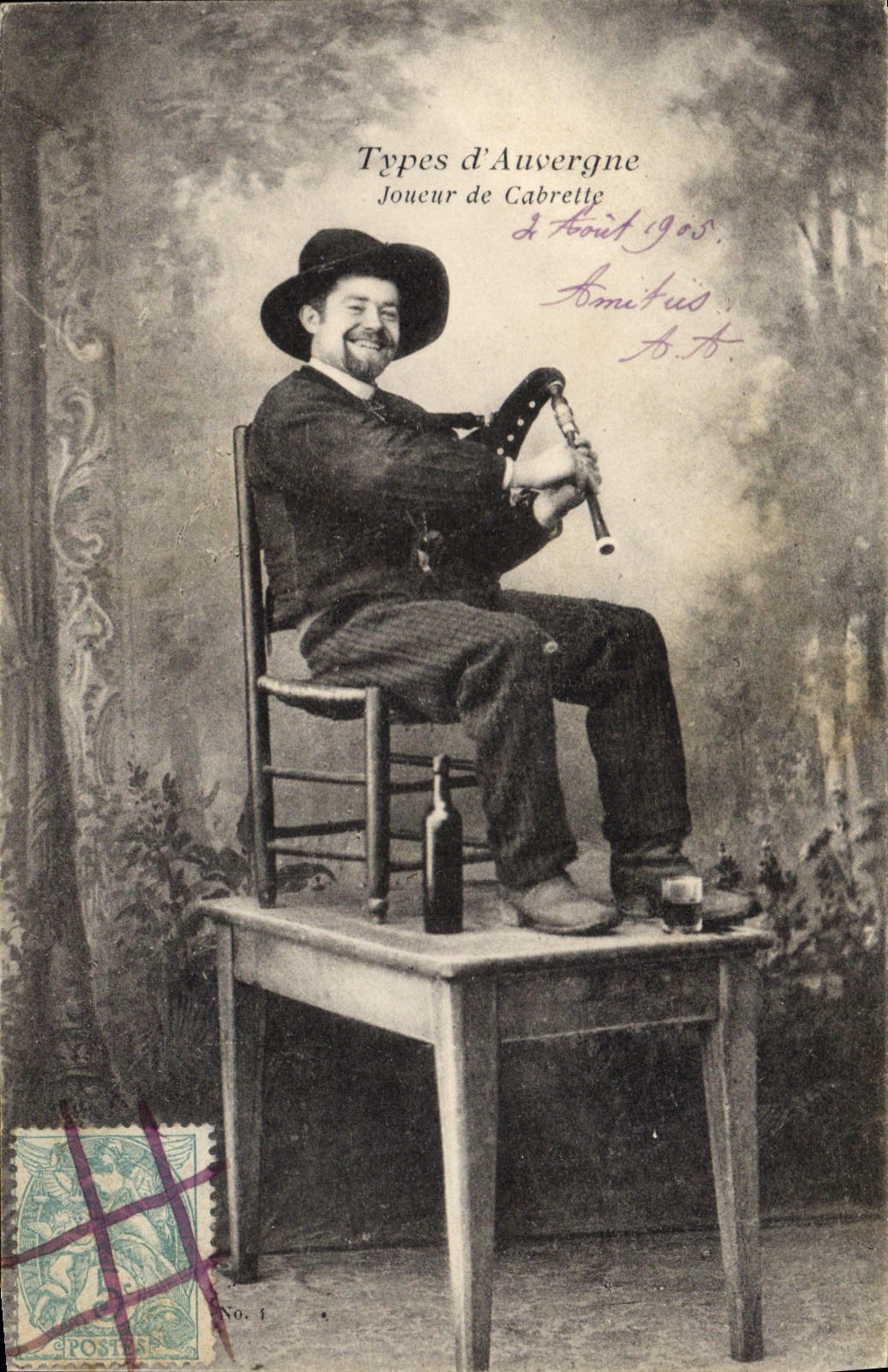 CPA Folklore Auvergne Joueur de Cabrette