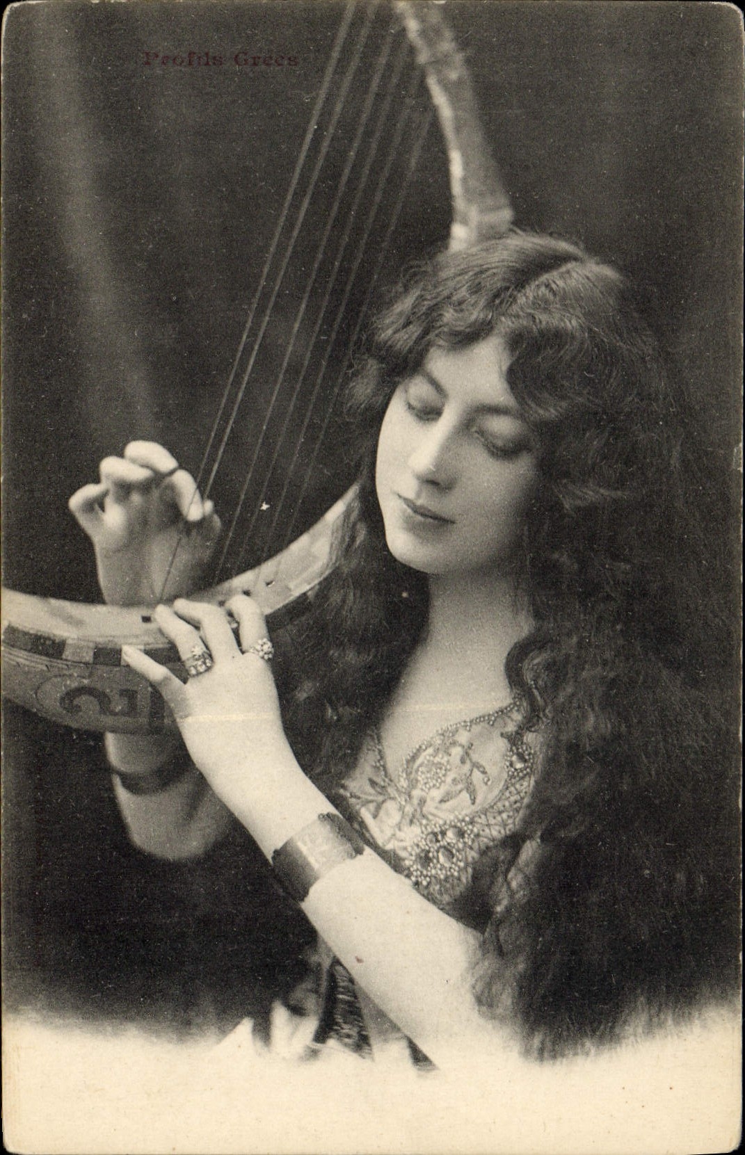 CPA Femme Musique 