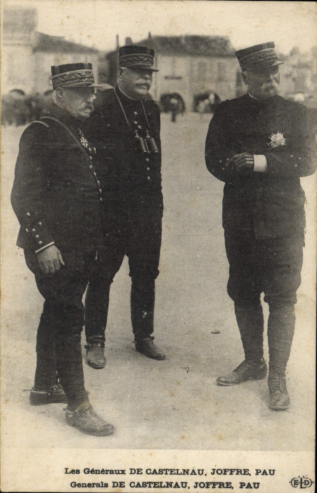 CPA Militaria Les generaux de Castelnau Joffre Pau