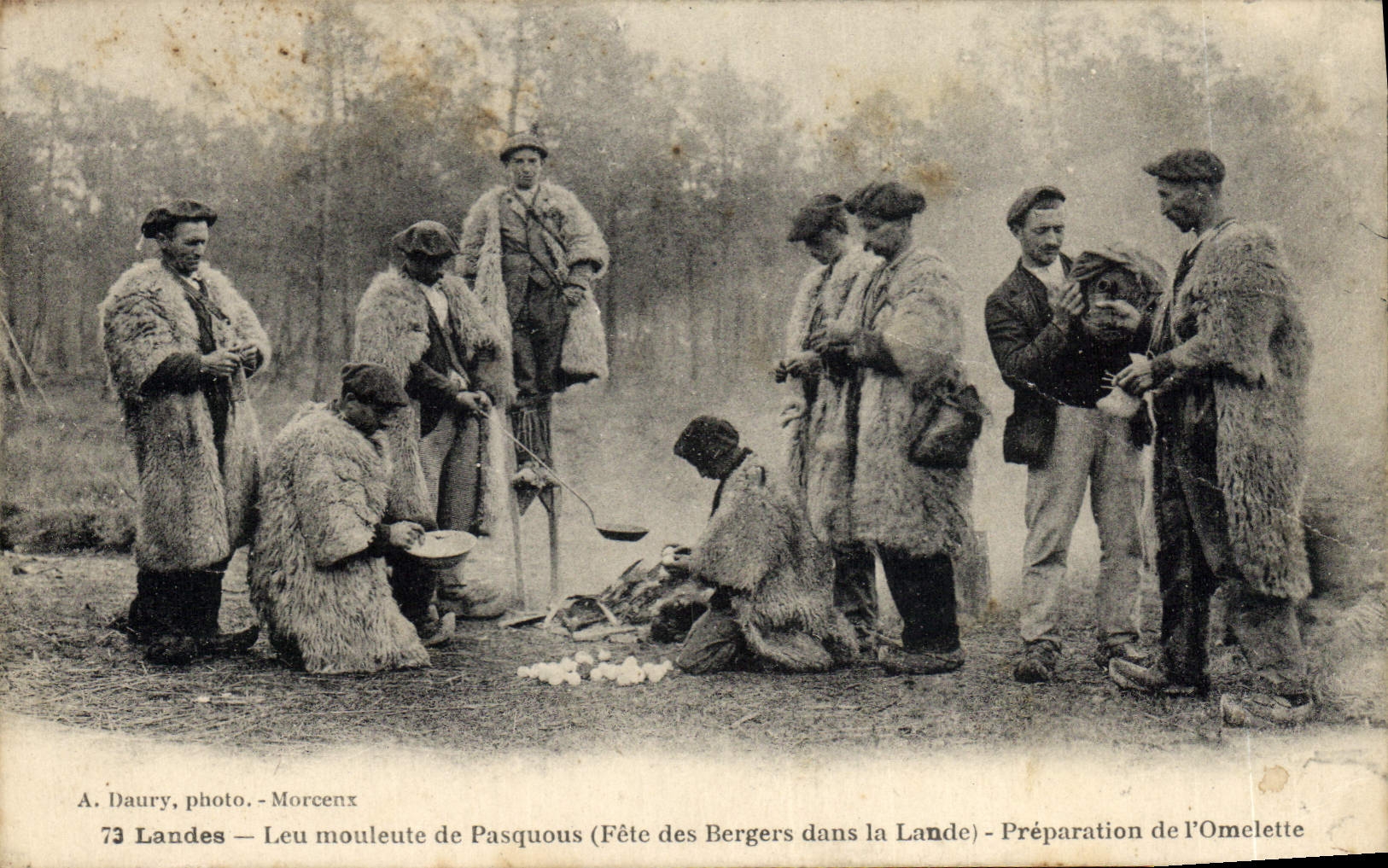 CPA Folklore Landes Fete des bergers dans la Lande Preparation de l'omelette