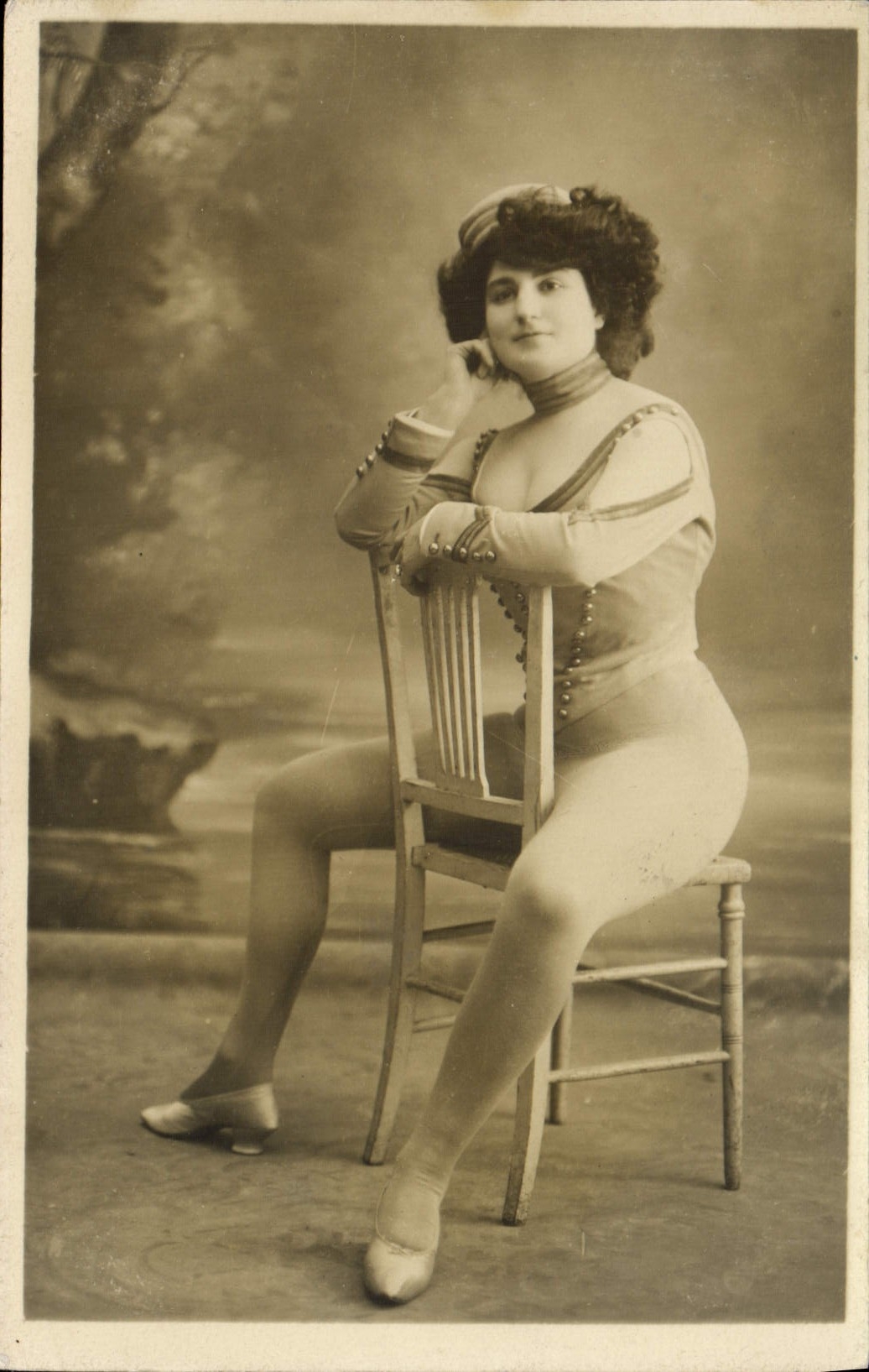 CPA Femme Artiste 