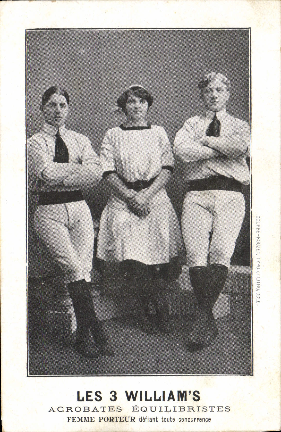 CPA Les 3 William's Acrobates equilibristes Femme porteur defiant toute concurrence