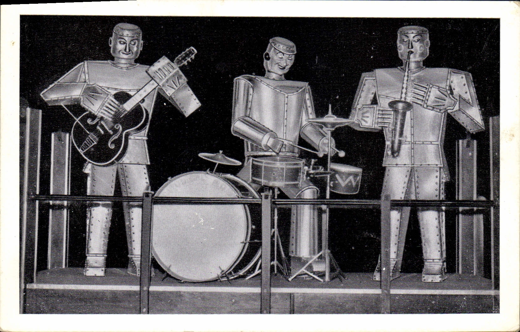 CPA Les Robots musiciens 