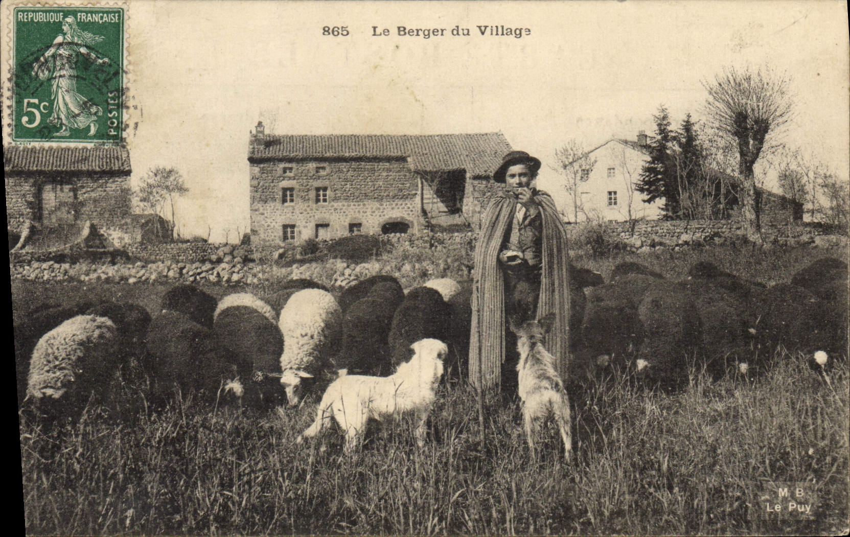 CPA Le berger du village Moutons Chien 