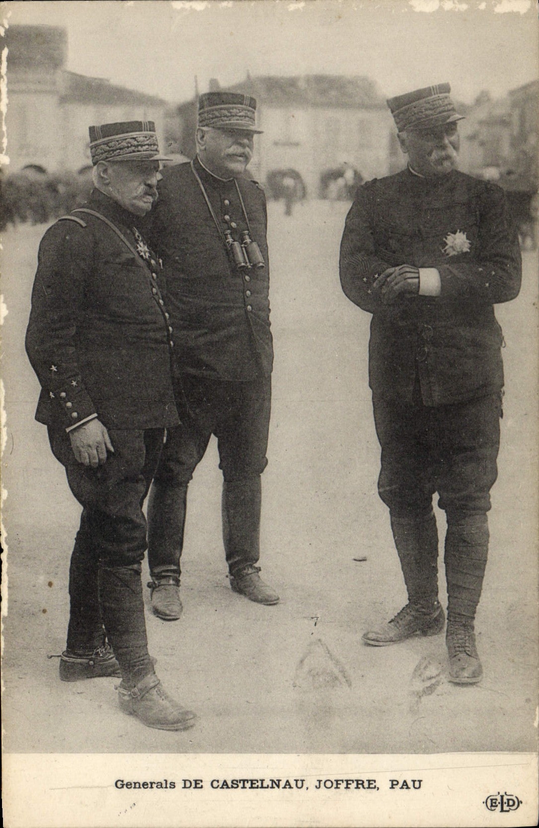 CPA Militaria Generals de Castelnau Joffre Pau 