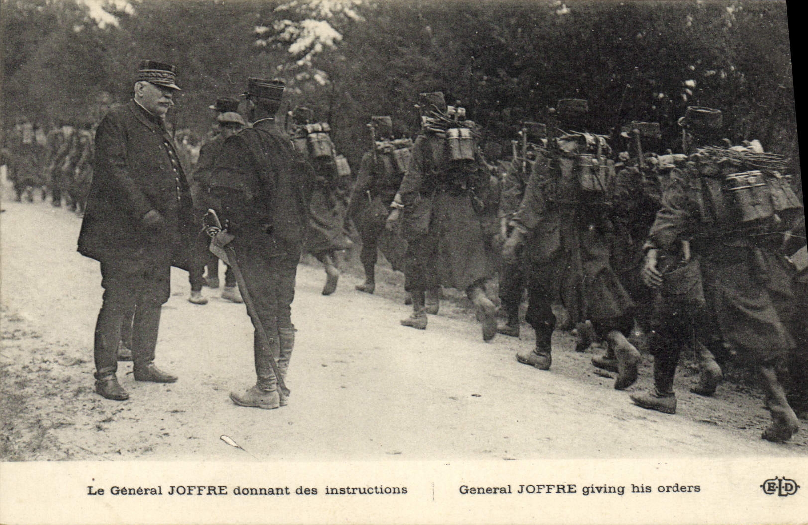 Vintage Postcard Militaria General Joffre giving its instructions