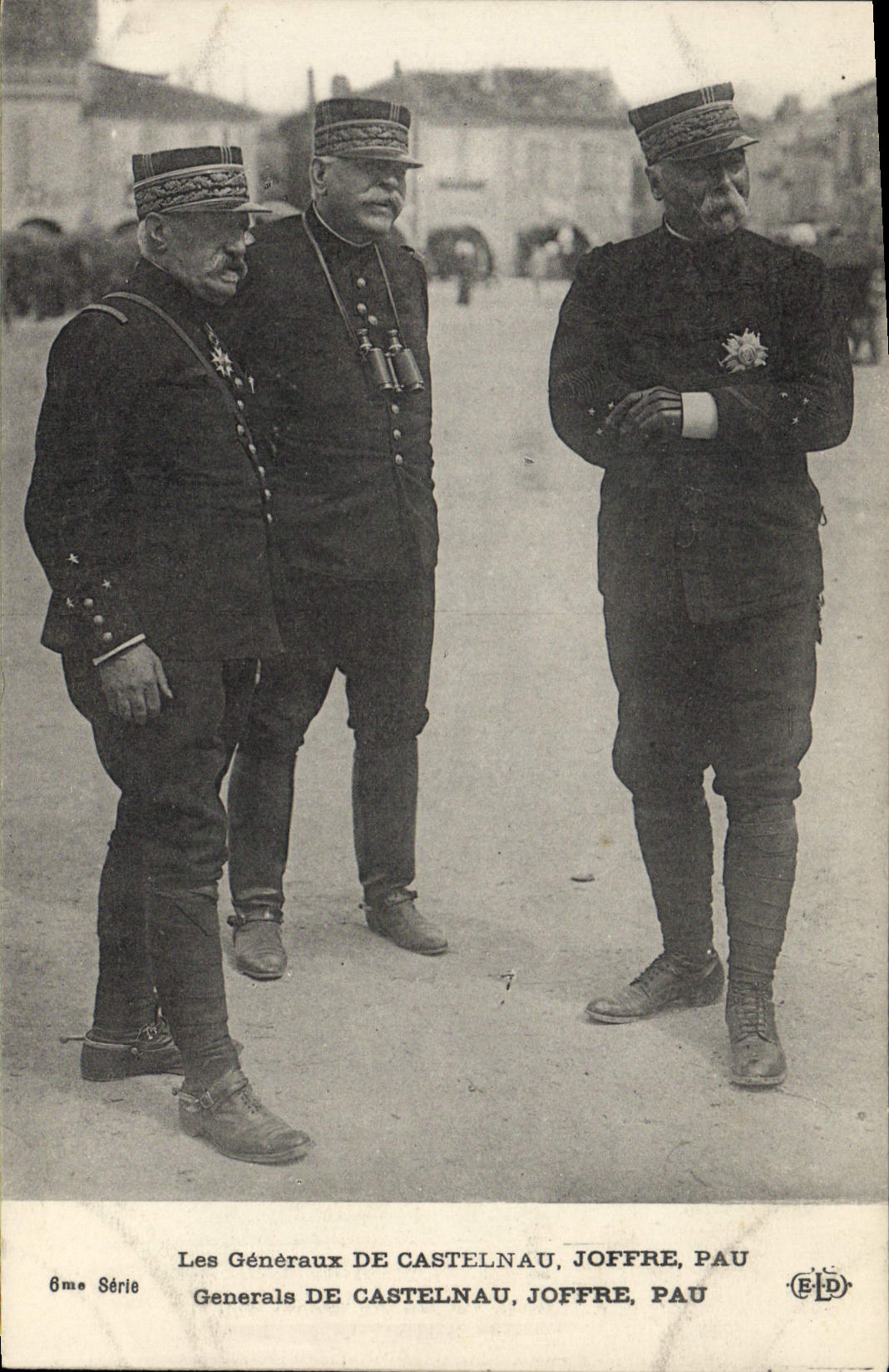 CPA Militaria Nos chefs General de Castelnau Joffre Pau