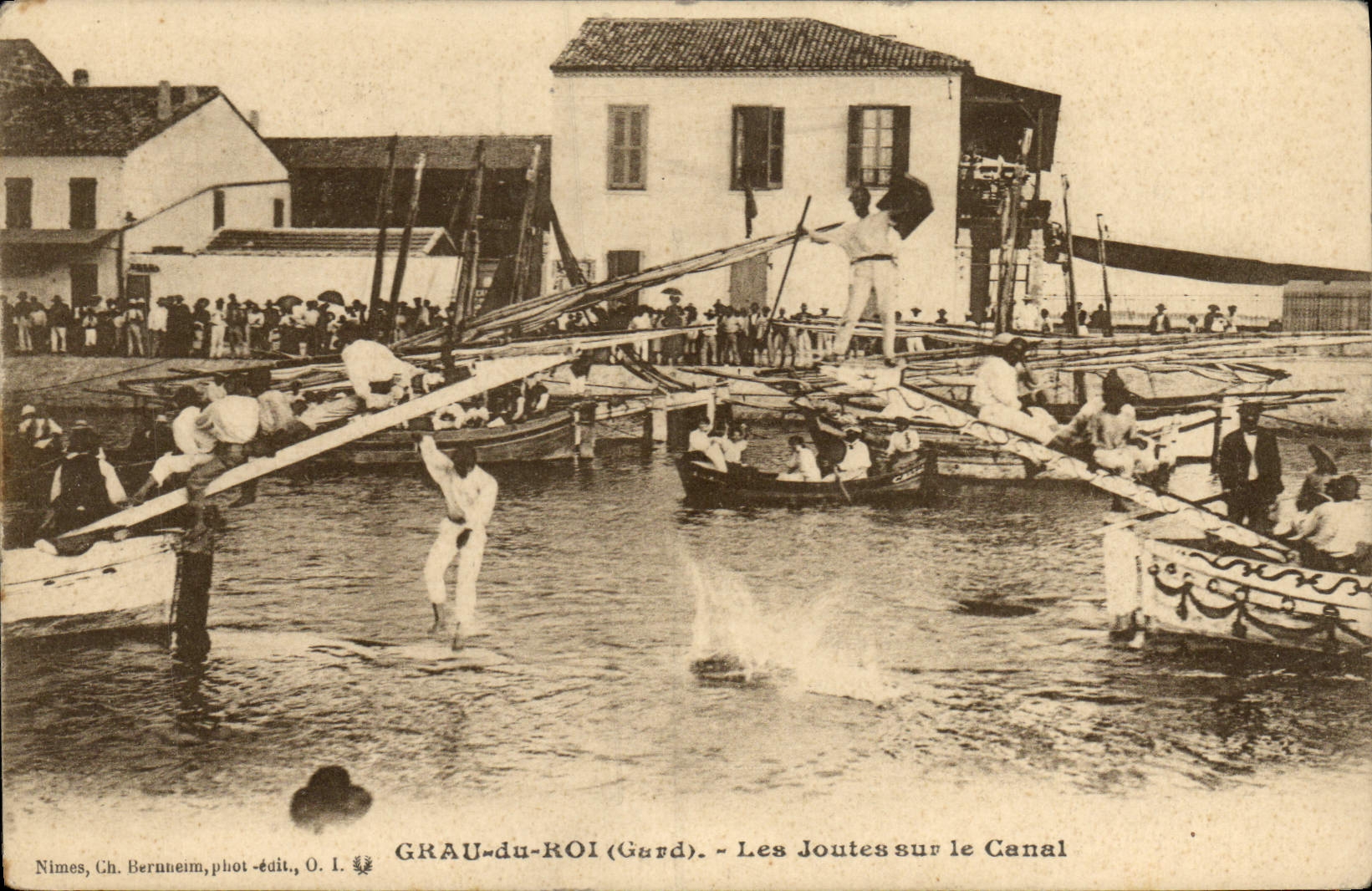 CPA Grau du Roi Les joutes sur le canal 