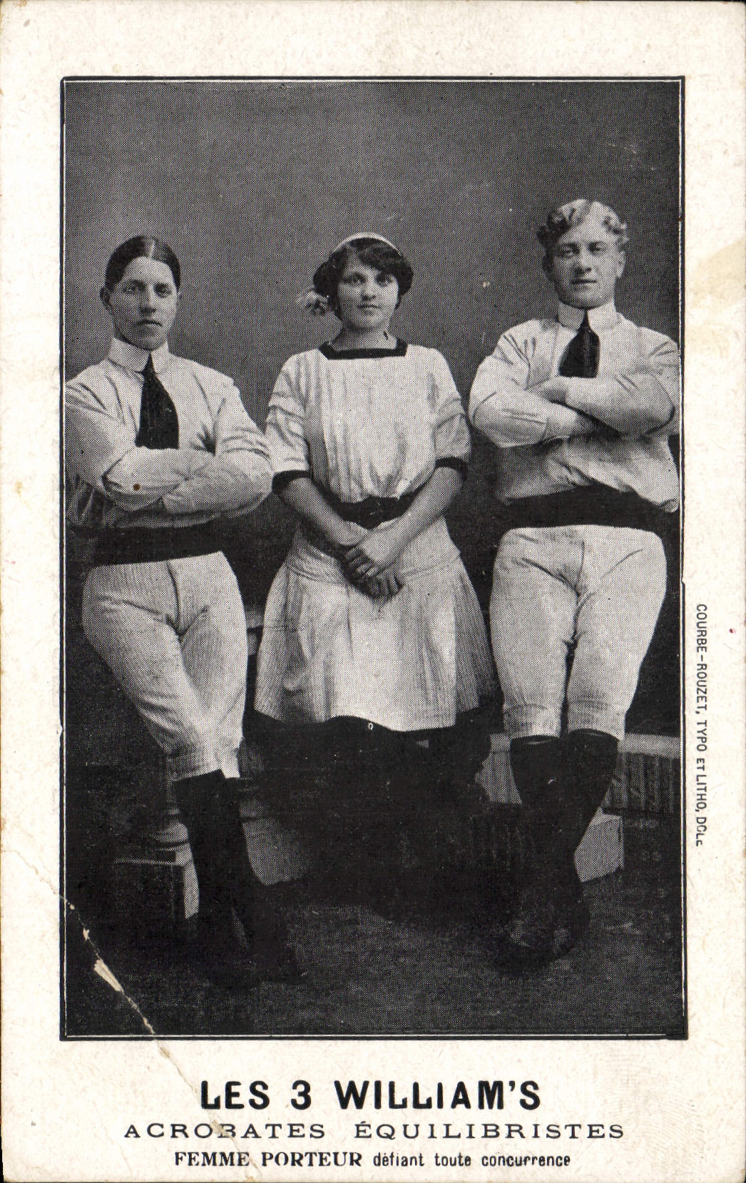 CPA Les 3 William's Acrobates equilibristes Femme porteur 