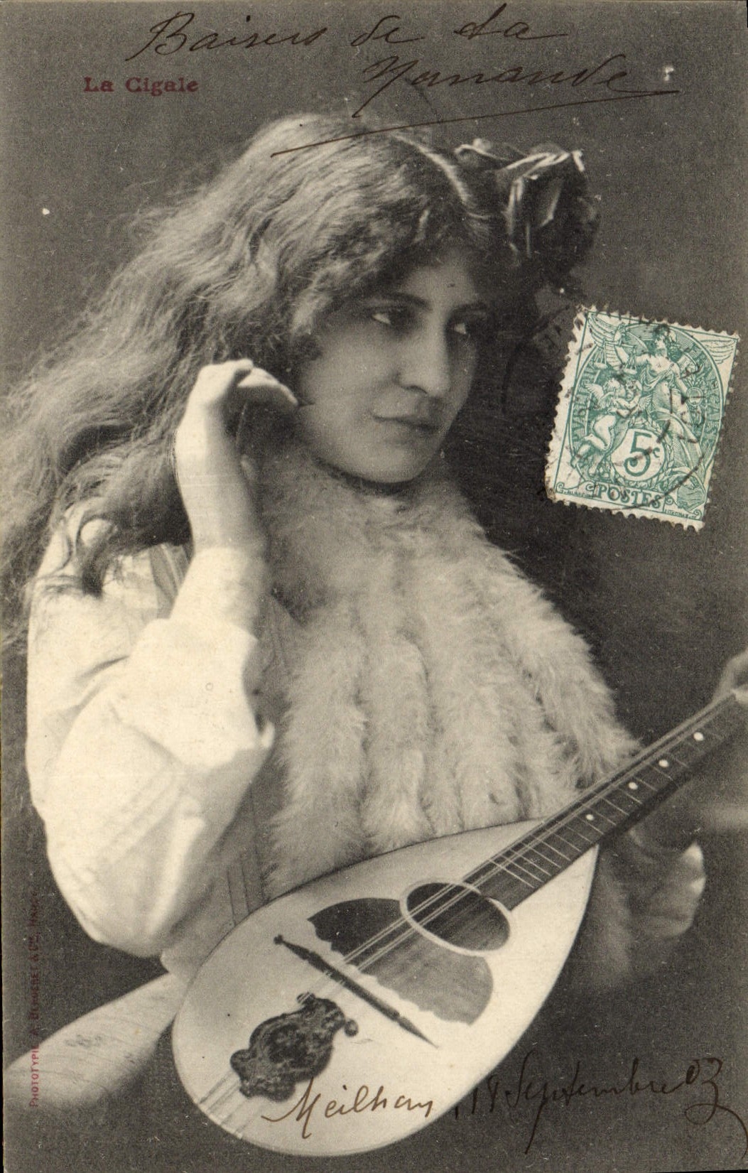 CPA Femme La cigale 