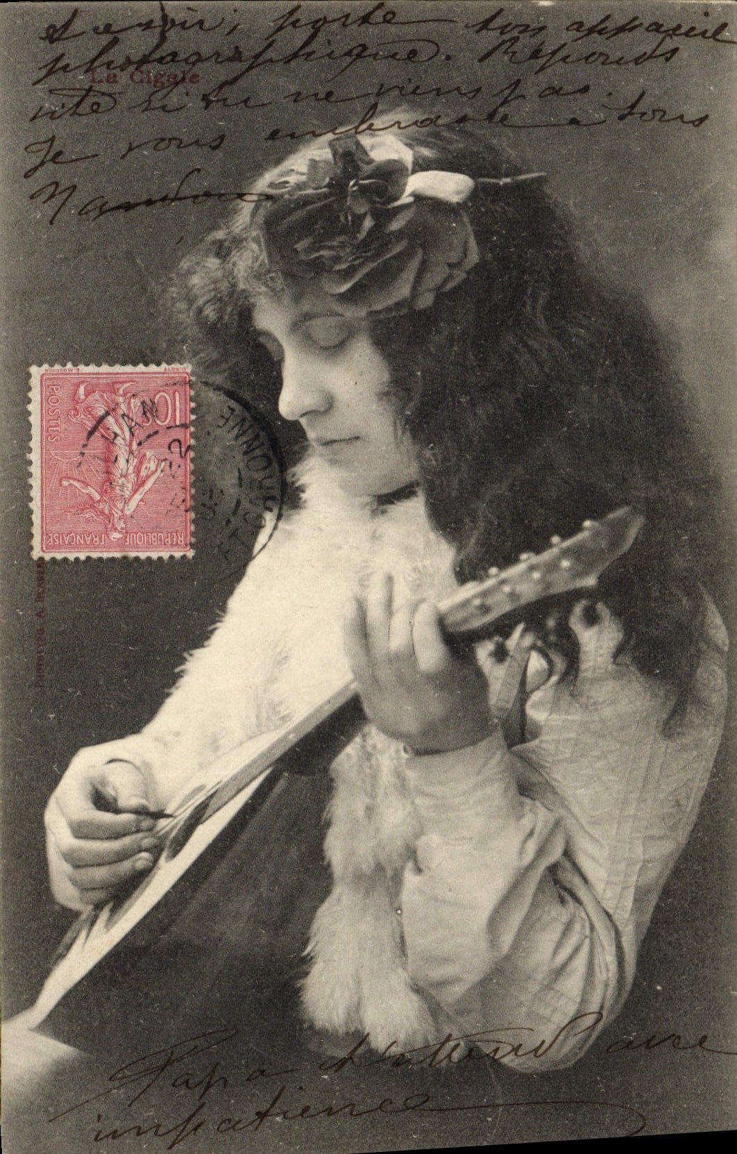 CPA Femme La cigale 