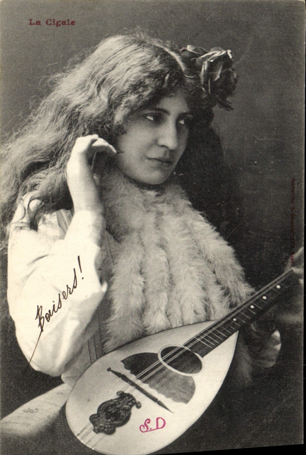CPA Femme La cigale 