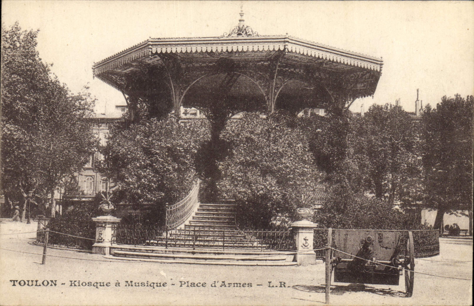 CPA Toulon Place d'armes Kiosque a musique