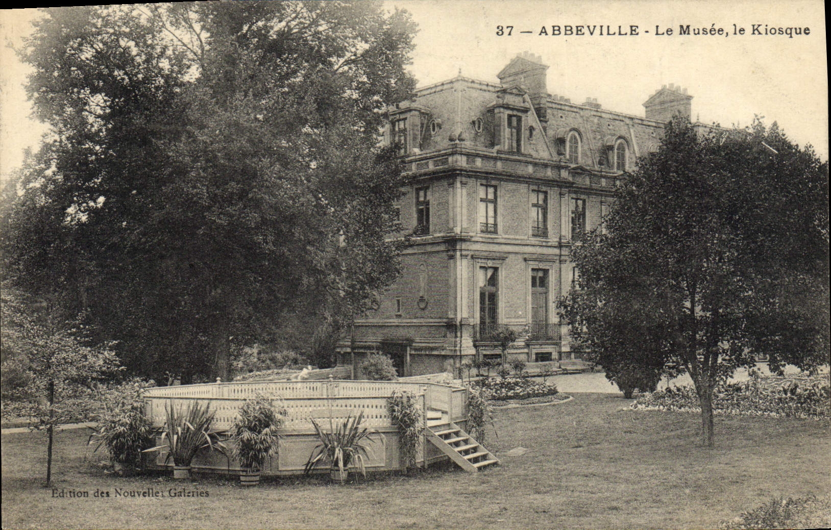 CPA Abbeville Le musee le kiosque 