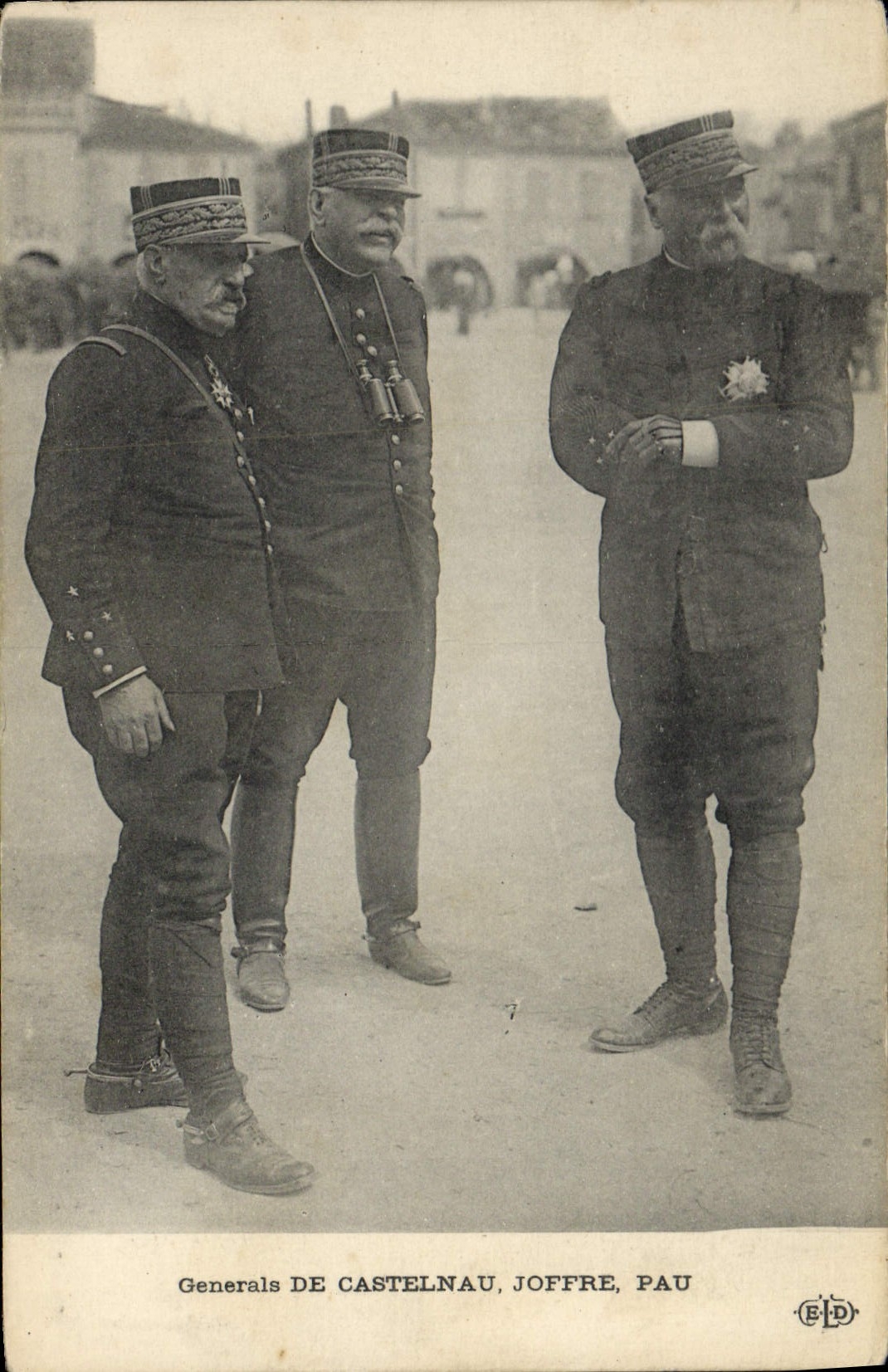 CPA Militaria Generals de Castelnau Joffre Pau