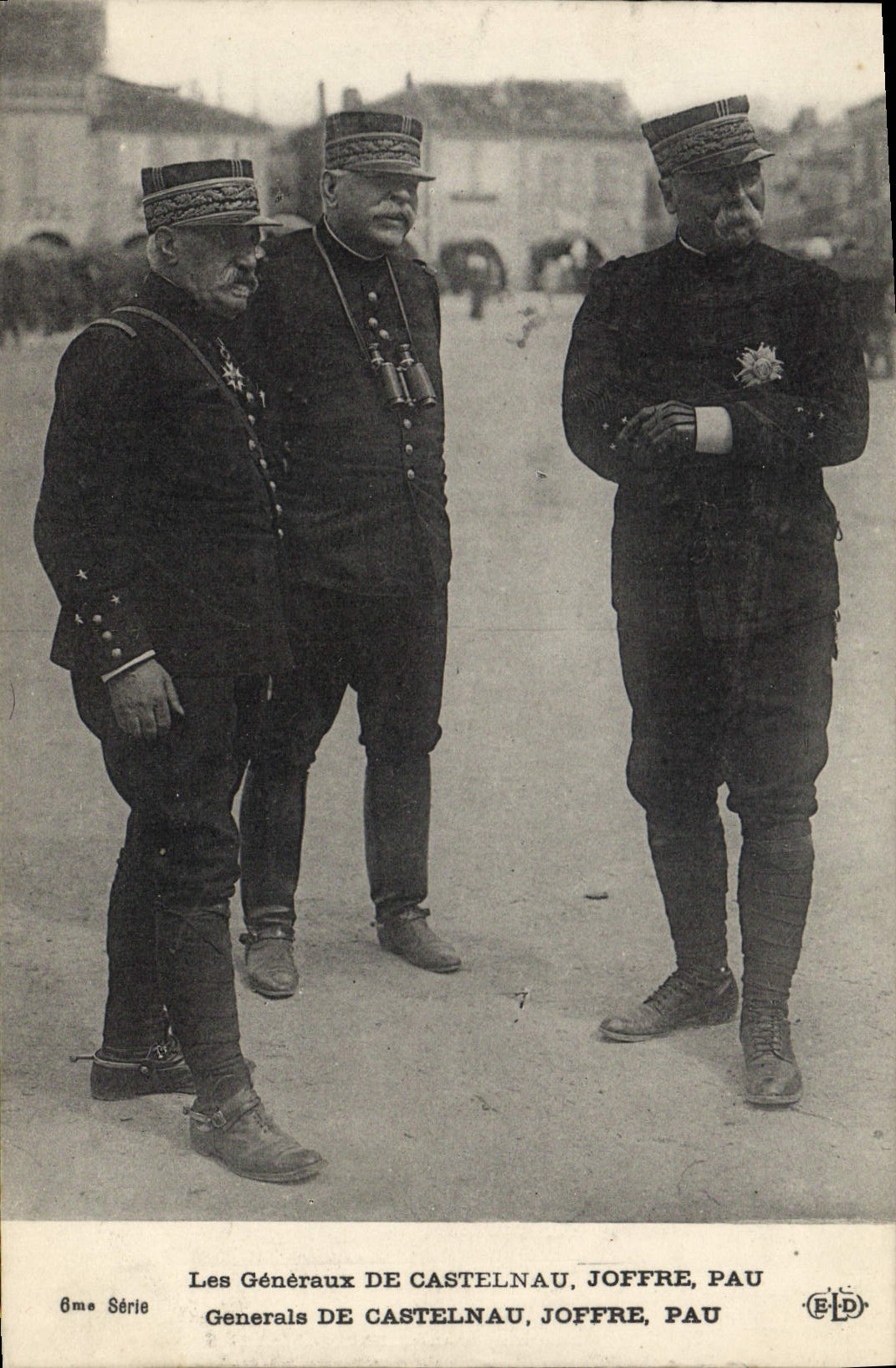 CPA Militaria Les generaux de Castelnau Joffre pau
