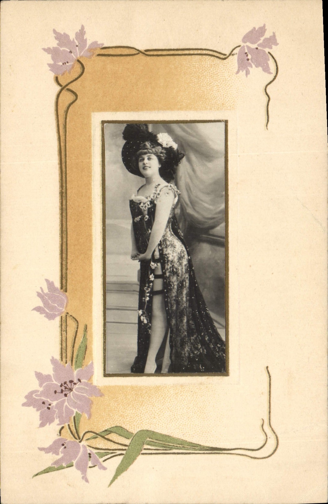 CPA Fantaisie Fleurs Femme 