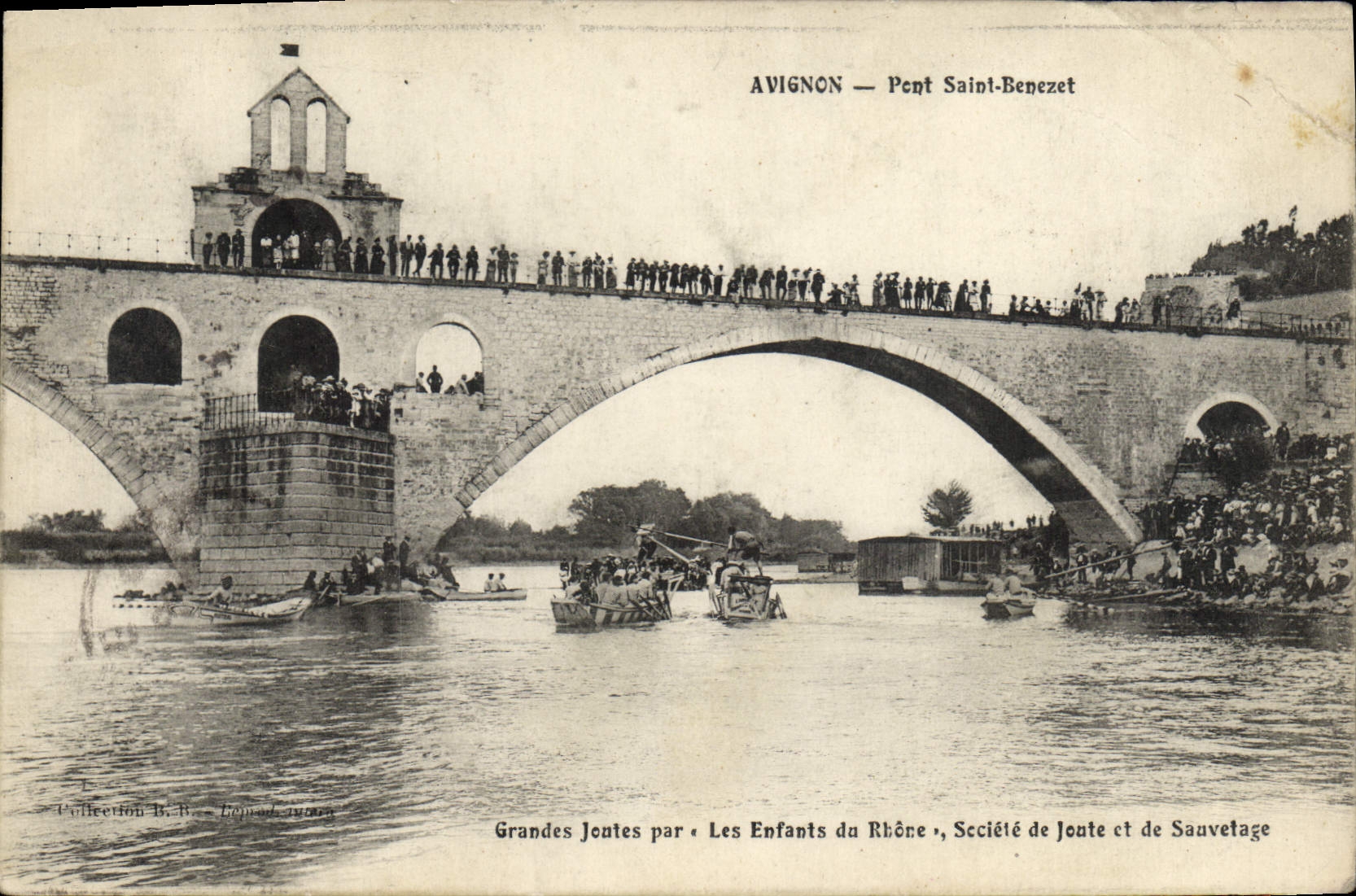 CPA Avignon Pont Saint Benezet Grandes joutes par Les Enfants du Rhone Societe de joute et de sauvetage 