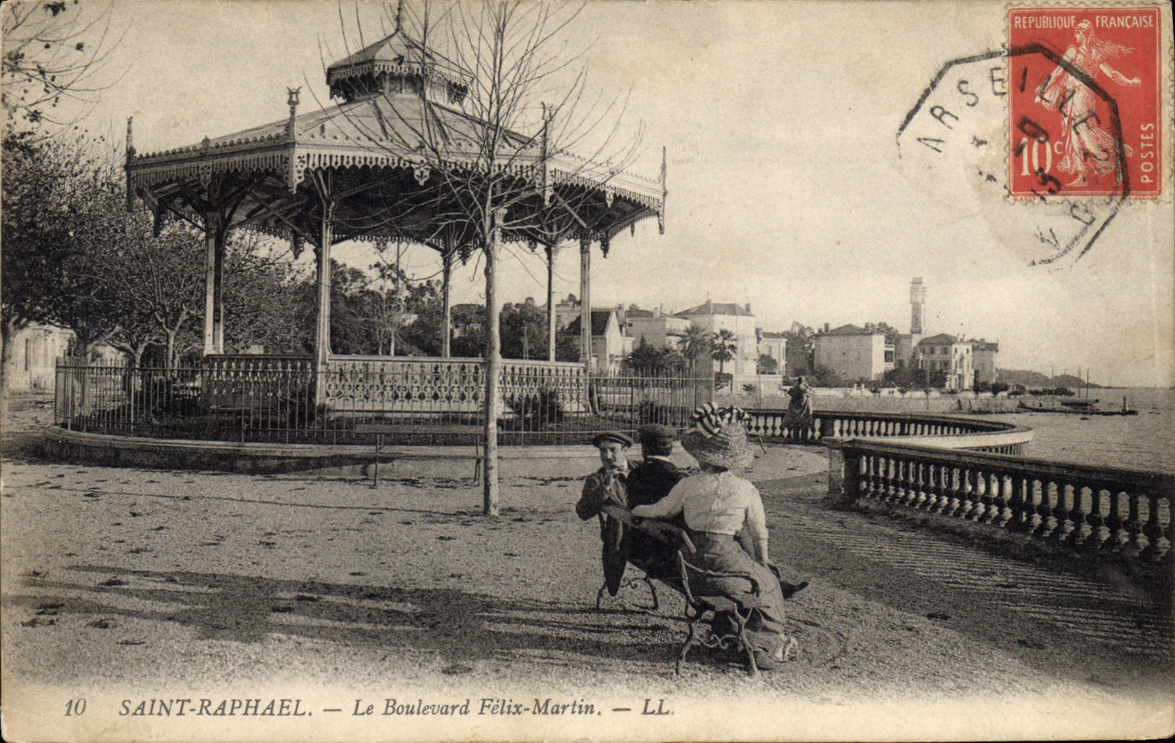 CPA Kiosque Saint Raphael Le boulevard Felix Martin