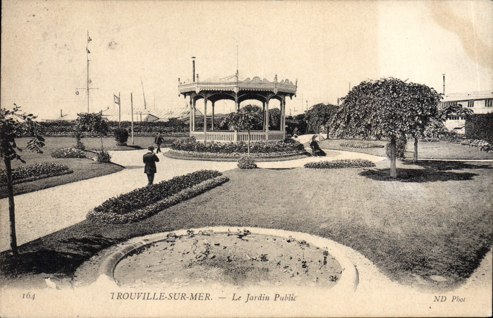 CPA Kiosque Trouville sur Mer Le jardin public 