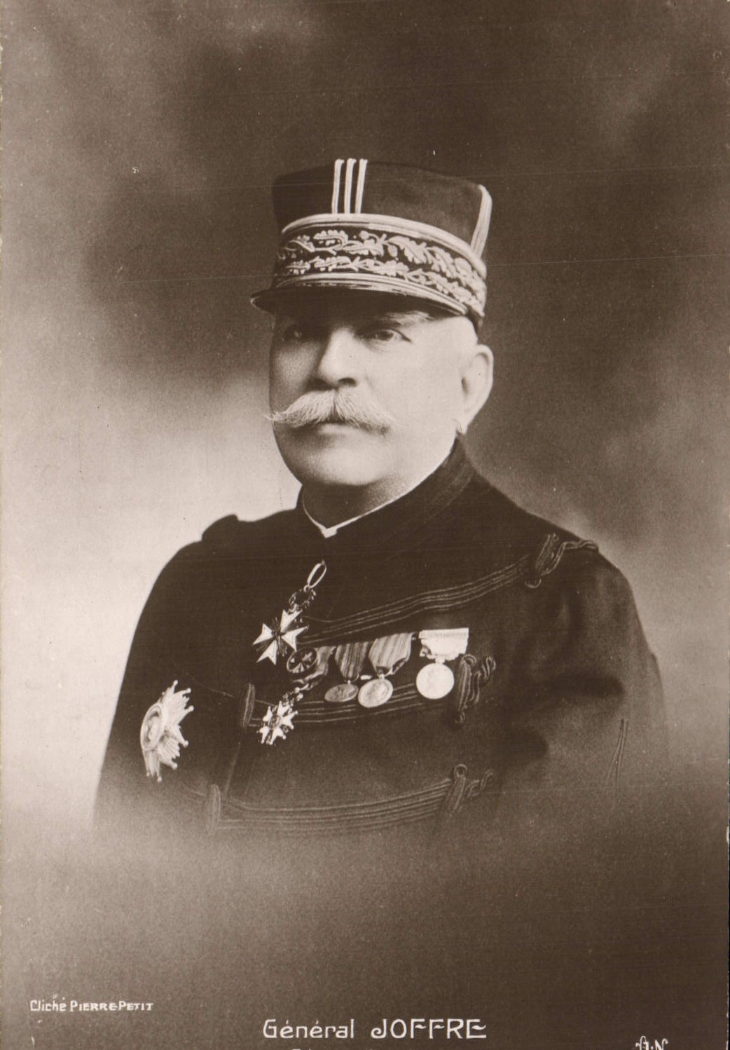 CPA Militaria General Joffre Generalissime