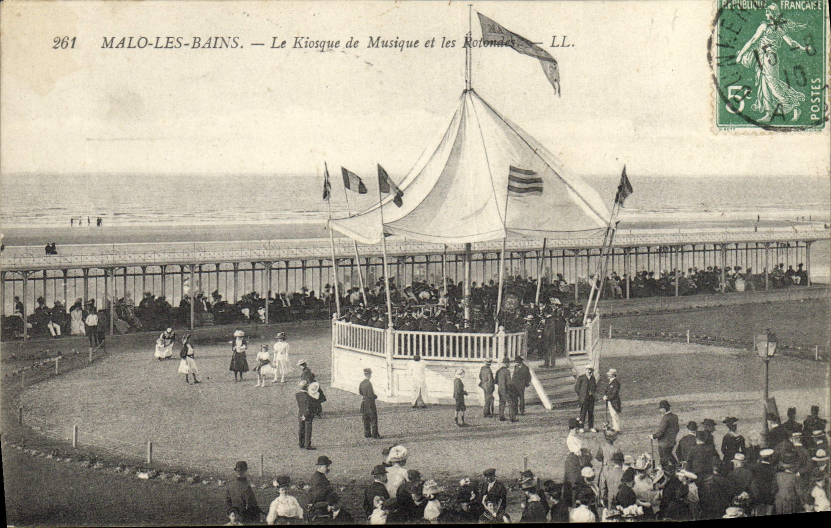 CPA Kiosque de musique et les Rotondes Malo les Bains