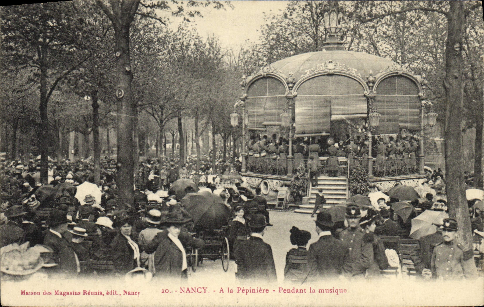 CPA Kiosque Nancy A la Pepiniere Pendant la musique