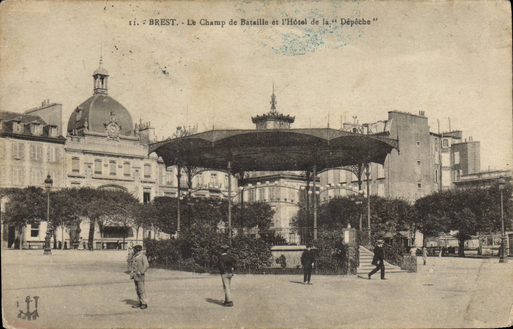CPA Kiosque Brest le champ de bataille et l'hotel de la Depeche 