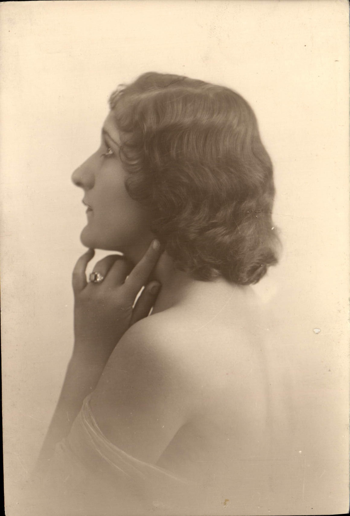 Postal Cecile Sonnys del Casino de París del Molino - Rojo