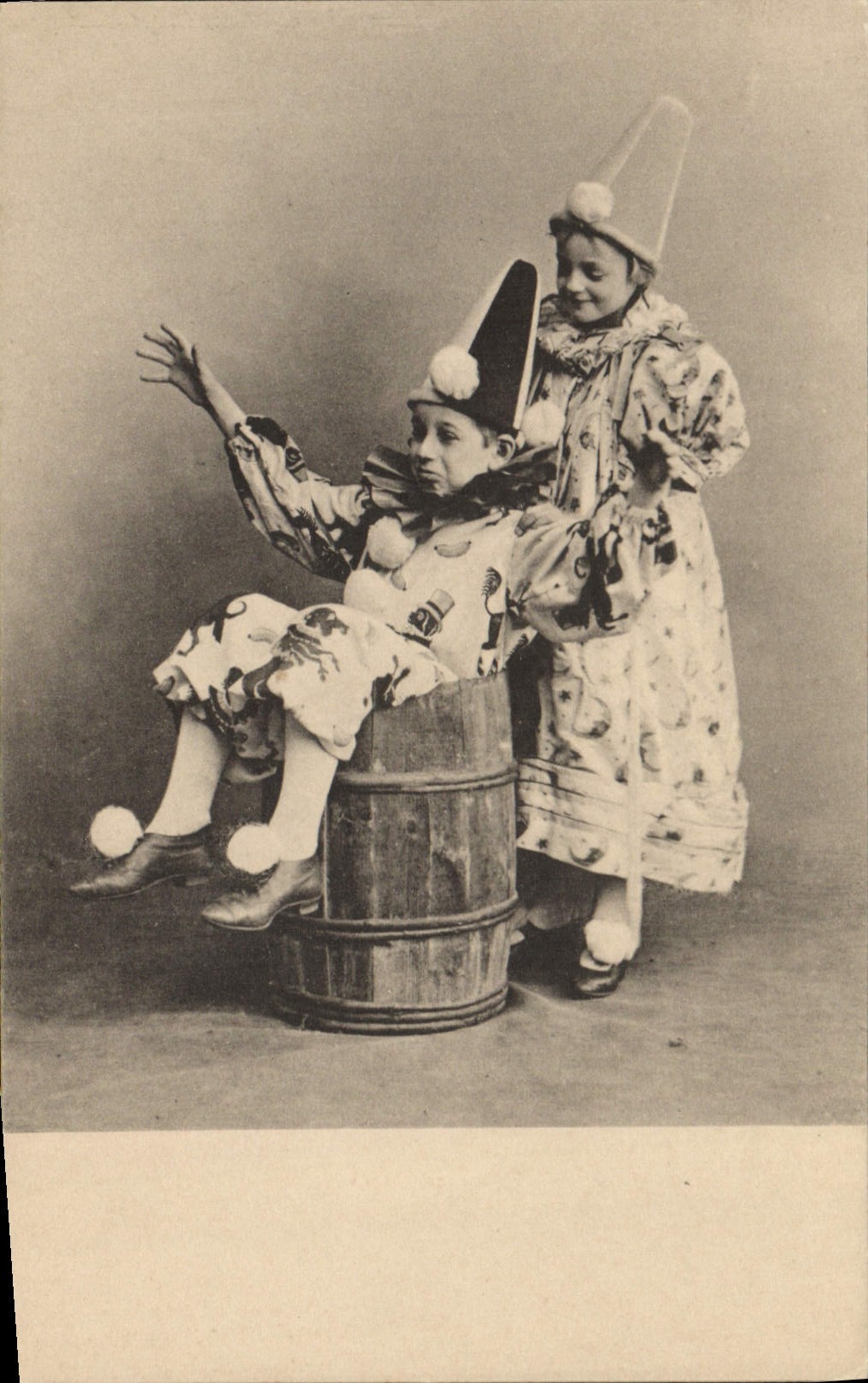 Postal Niños Payasos