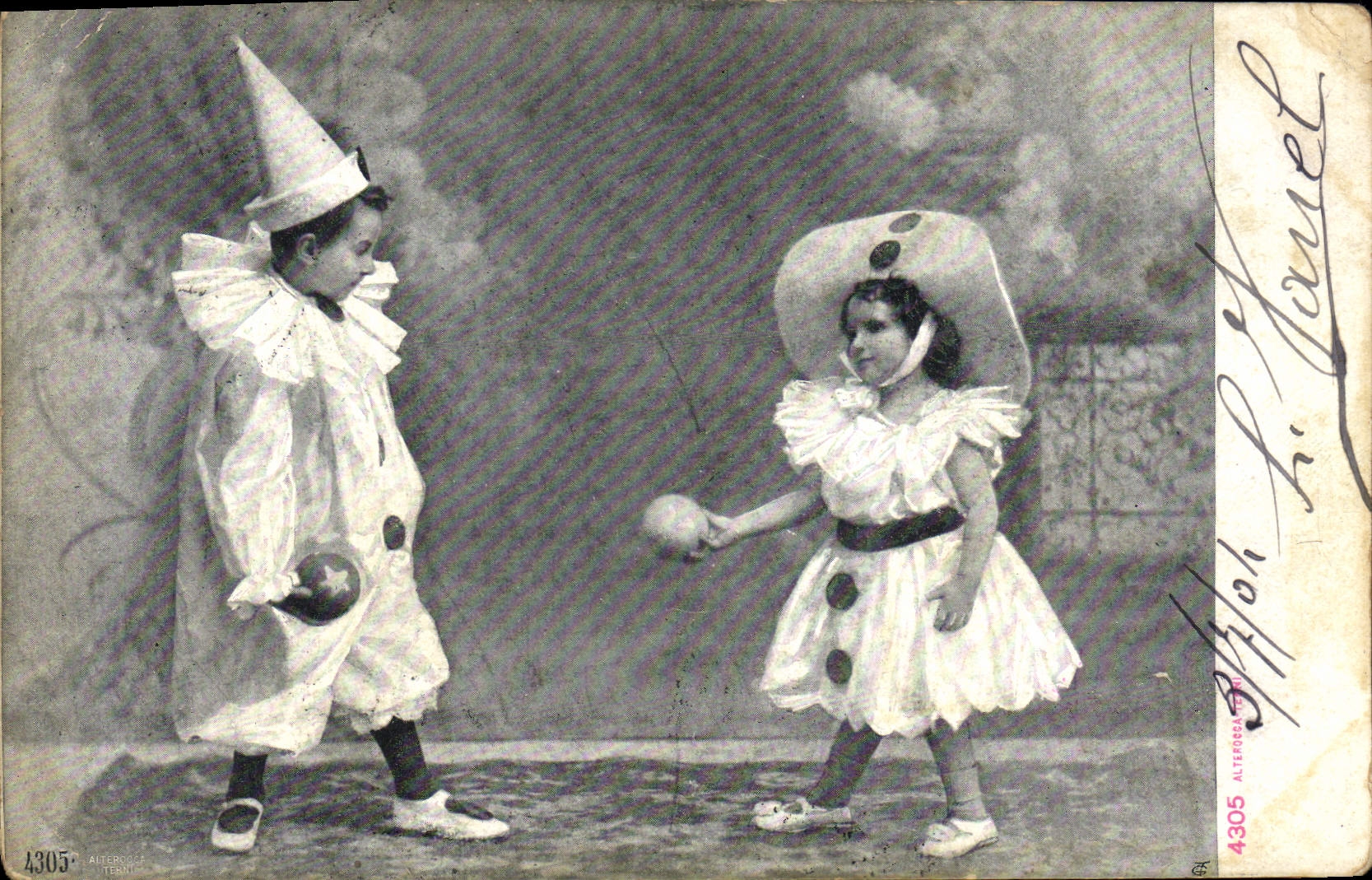 Postal Niños Payasos Pierrot