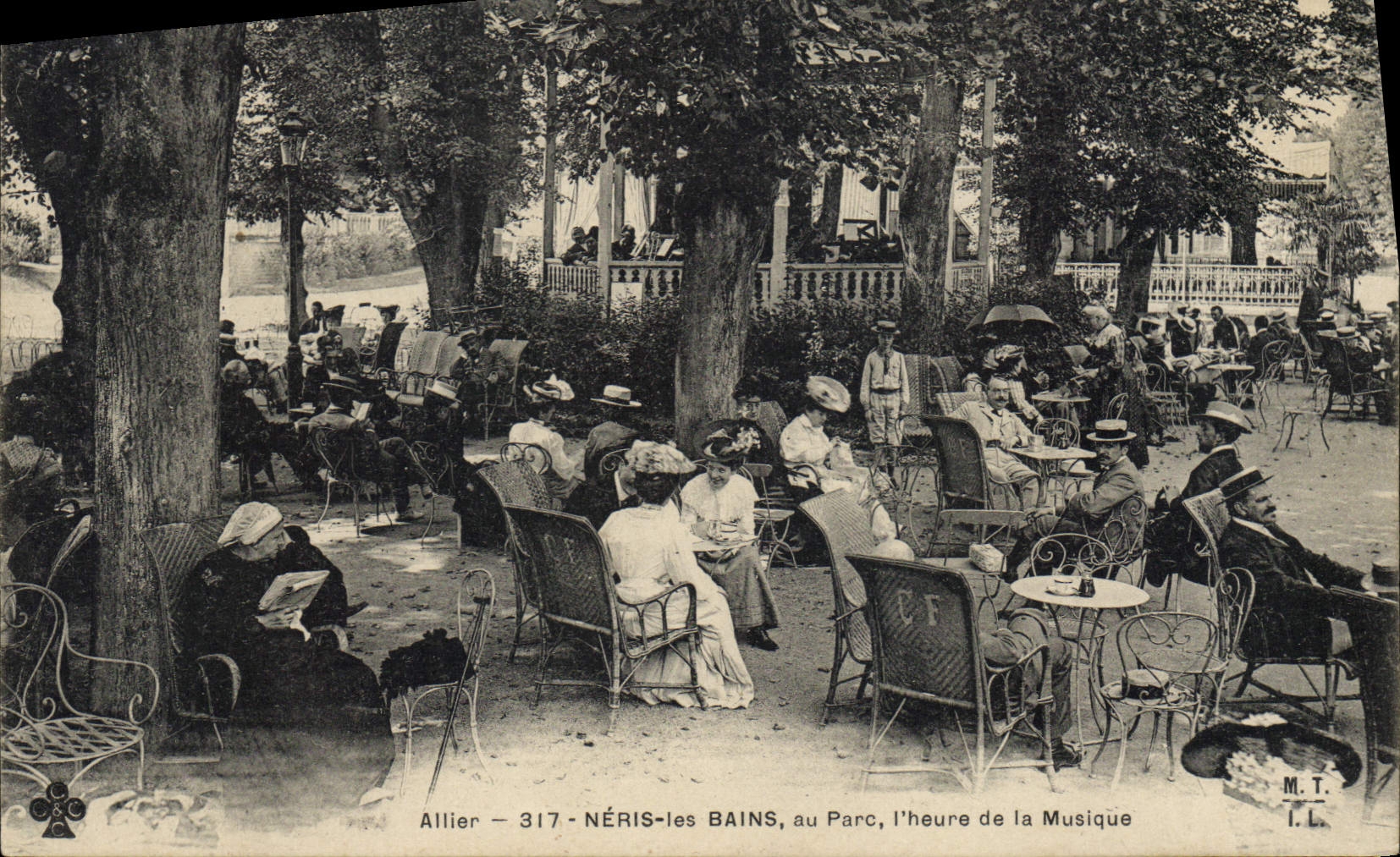 Vintage Postcard Neris Kiosk Baths with the park the hour of the music