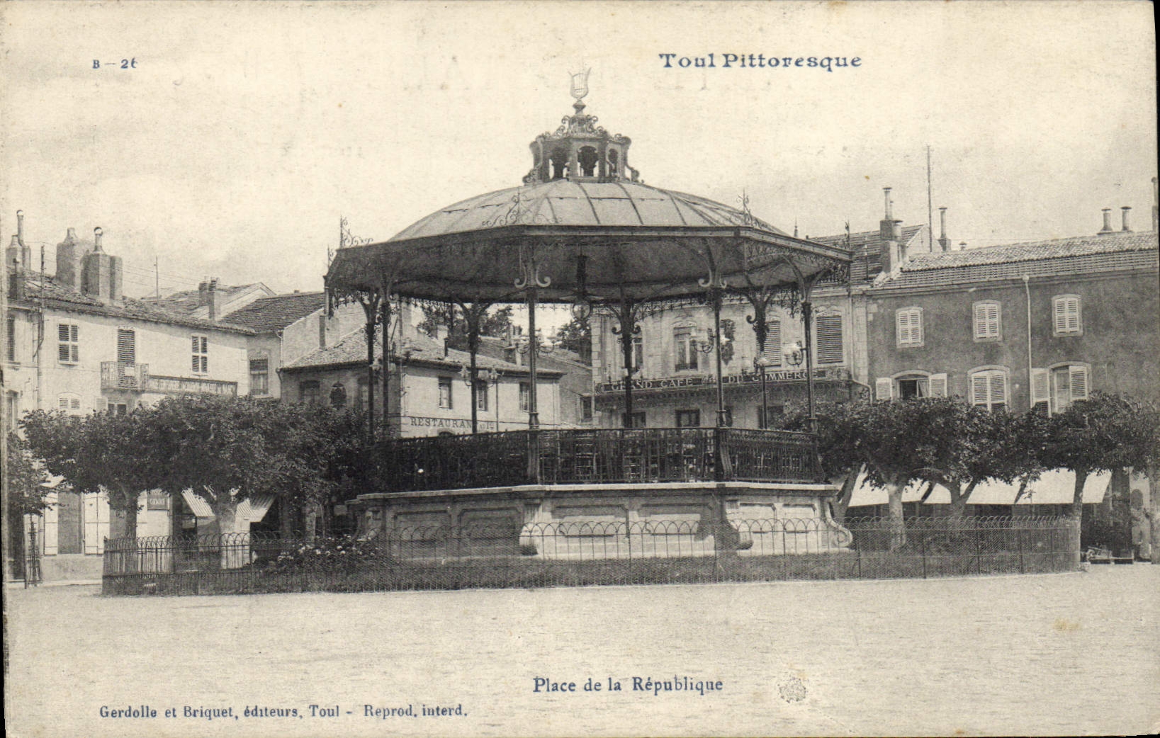 CPA Kiosque Toul Place de la Republique 