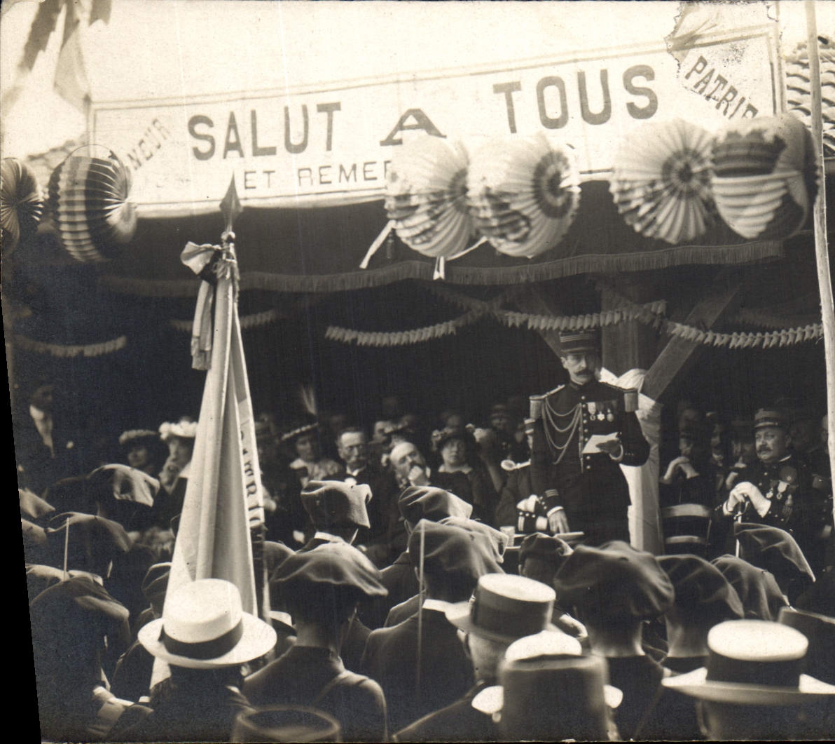 CARTE PHOTO Militaria Salut a tous 