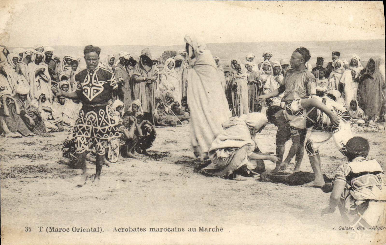 CPA Maroc Oriental Acrobates marocains au marche