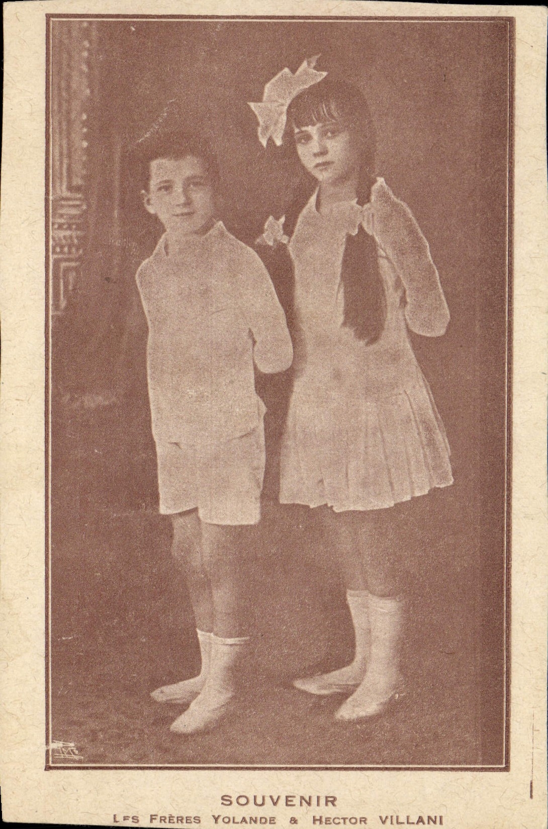 CPA Souvenir Les Freres Yolande & Hector Villani 