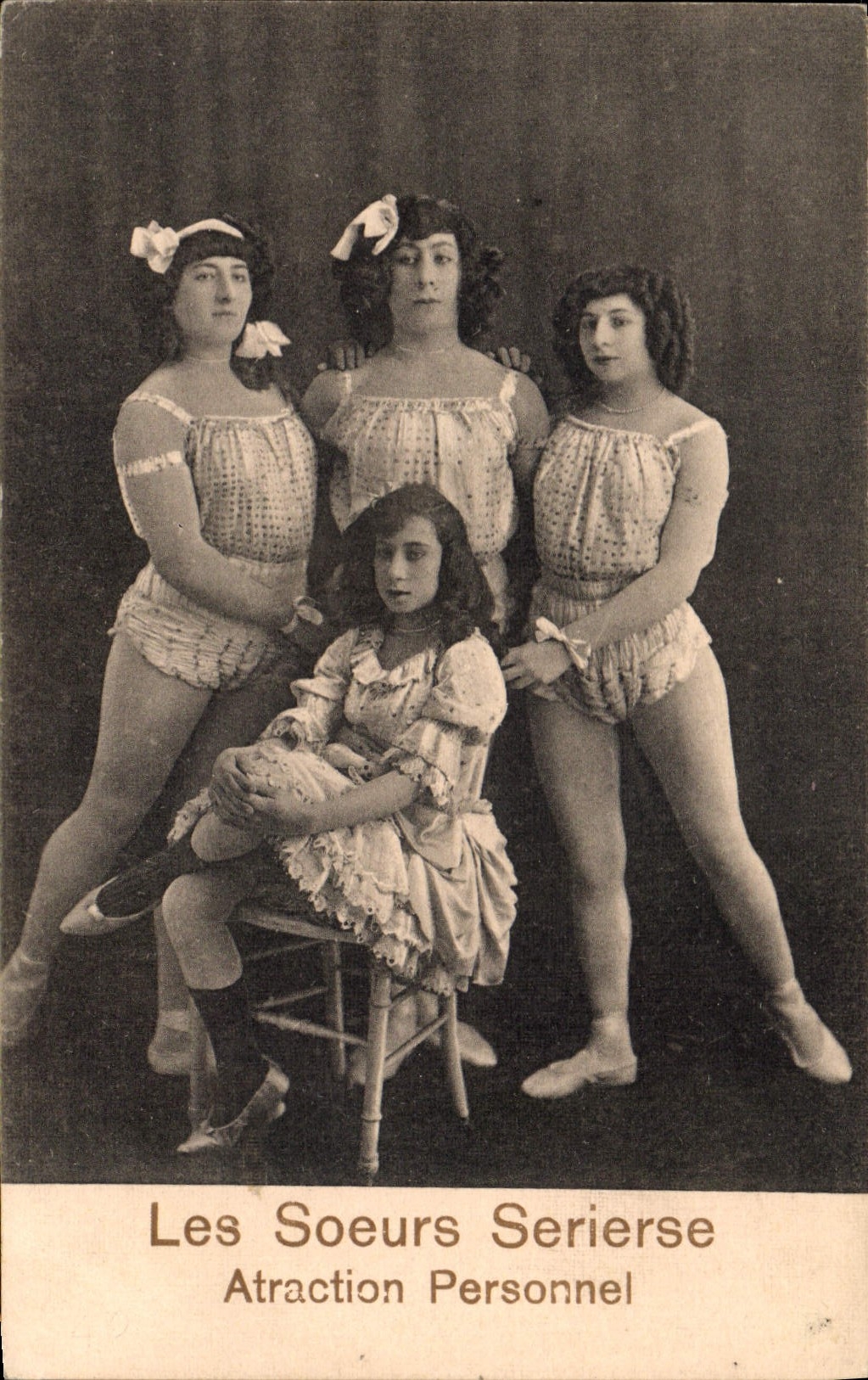 Postal las hermanas Serierse Atraction Personal