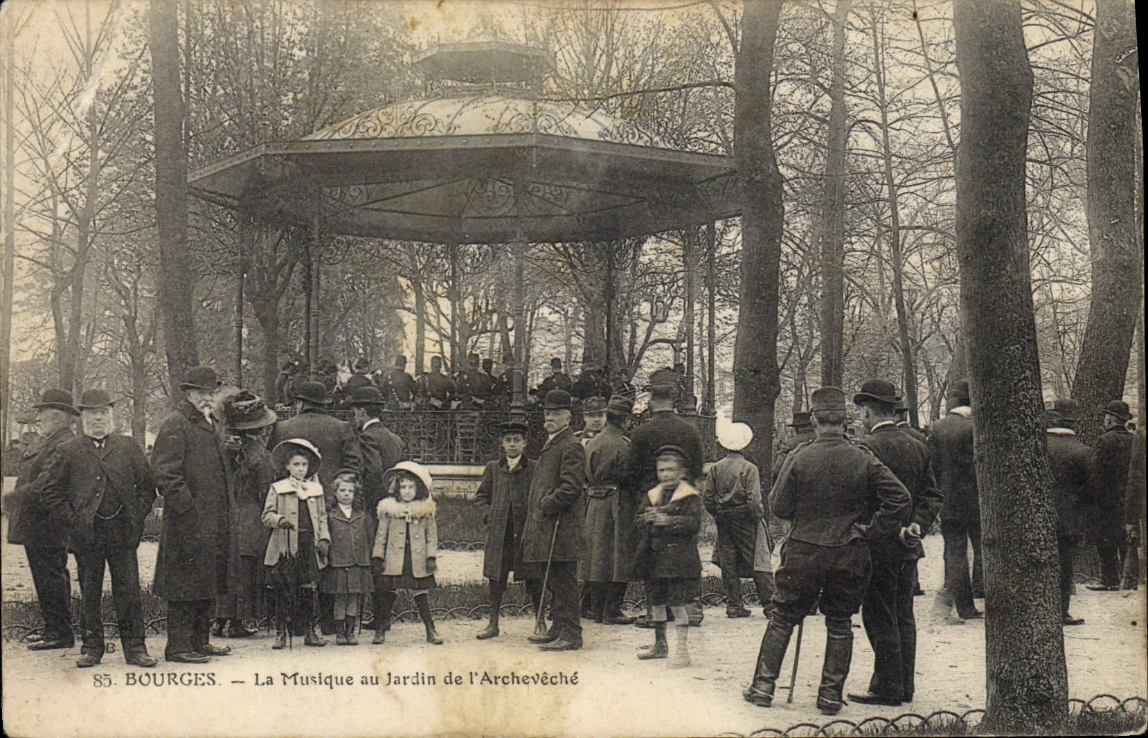 Postal Quiosco Bourges la música al jardín del arzobispo